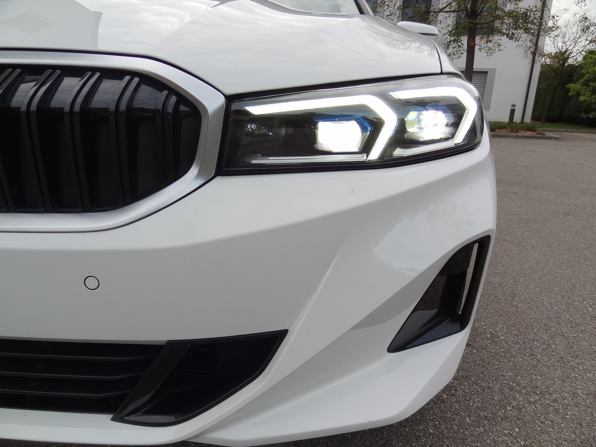 BMW 320d xDrive 48V Touring Steptronic-image-19