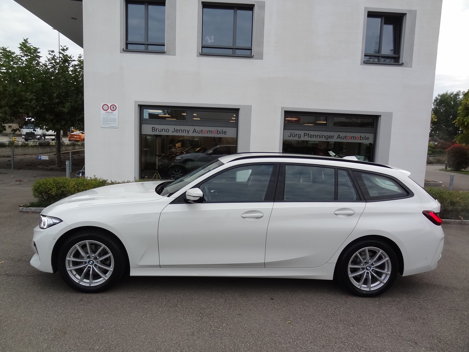BMW 320d xDrive 48V Touring Steptronic-image-1