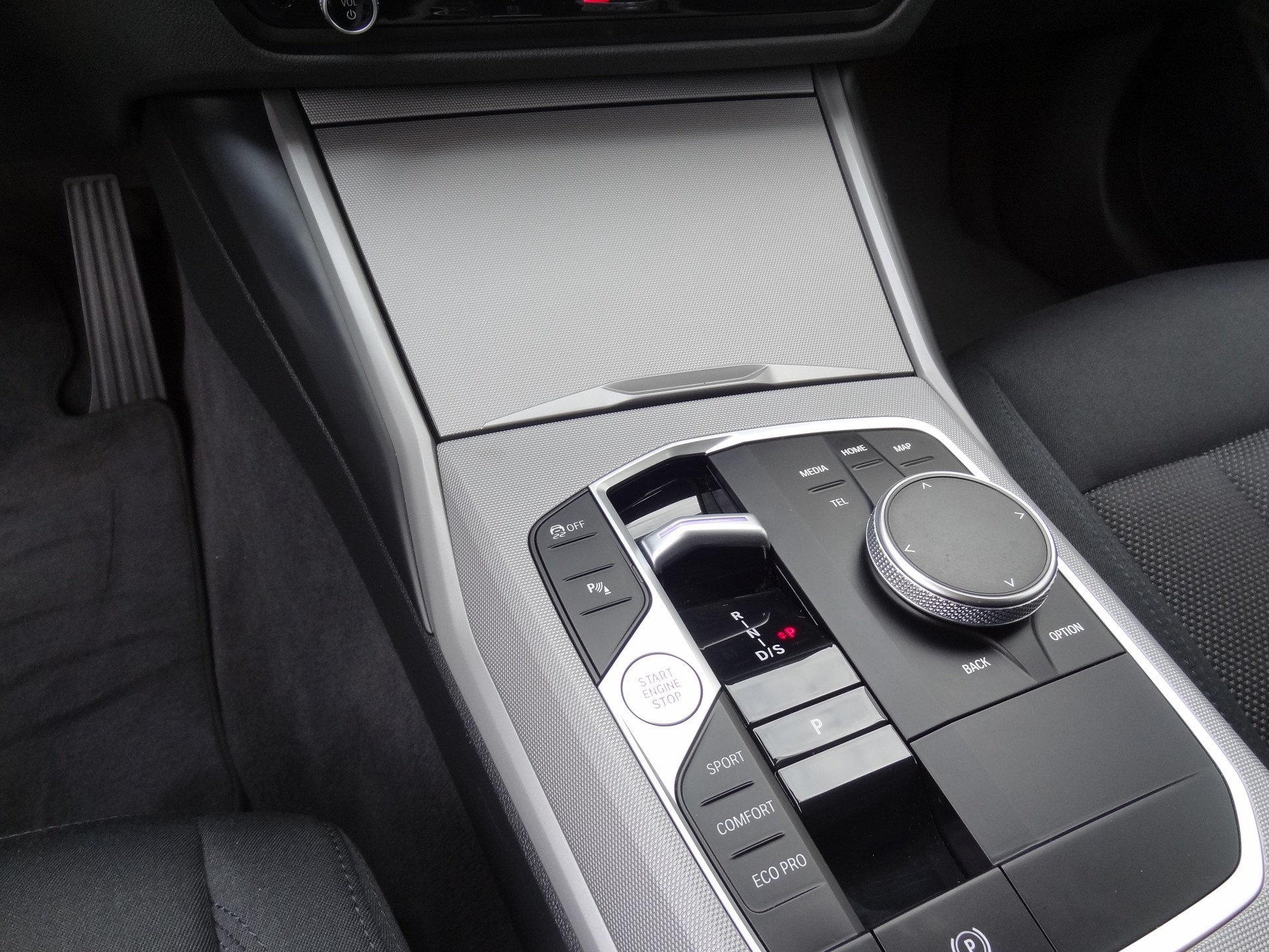 BMW 320d xDrive 48V Touring Steptronic-image-12