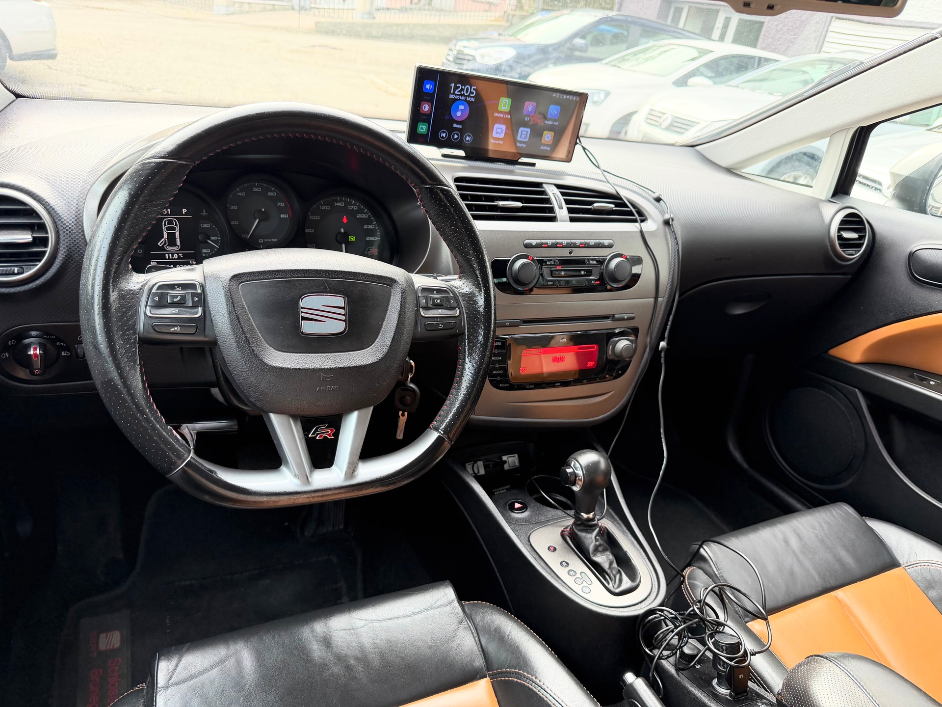 SEAT Leon 2.0 TSI FR DSG-image-12
