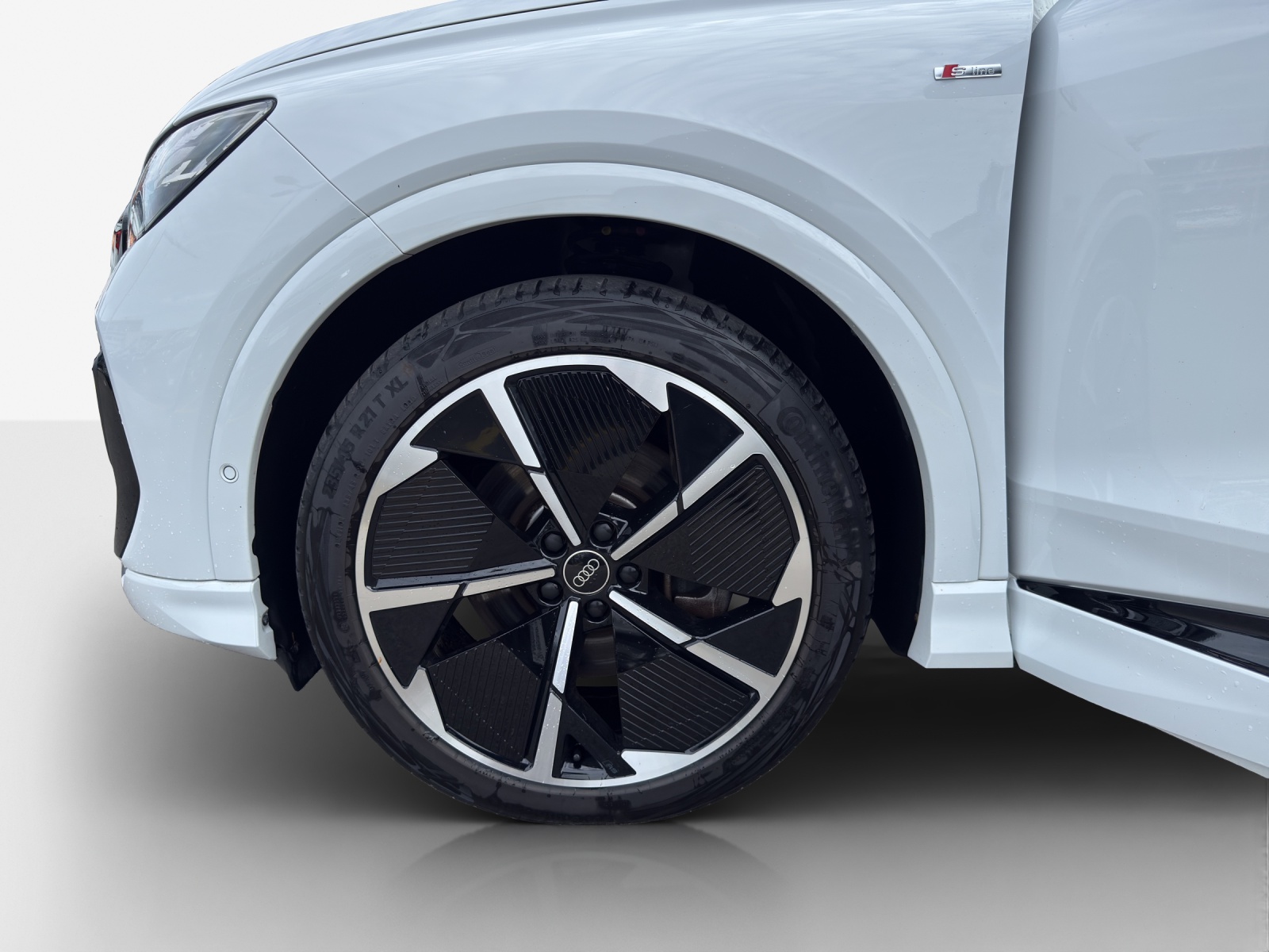AUDI Q4 e-tron 50 quattro-image-14