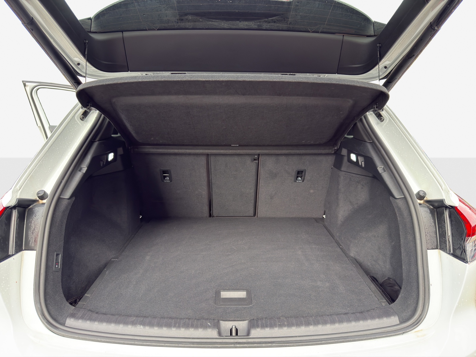 AUDI Q4 e-tron 50 quattro-image-12