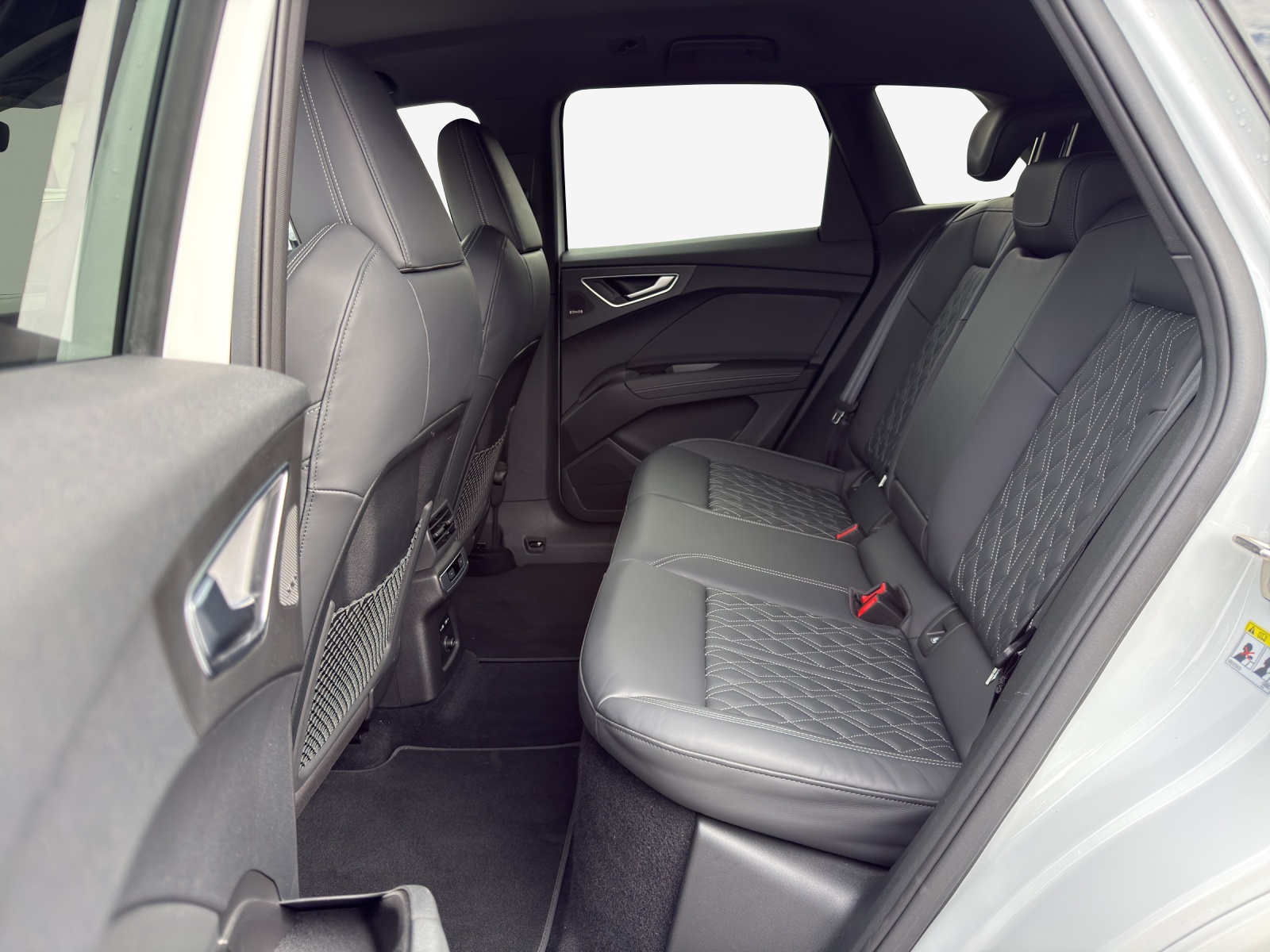 AUDI Q4 e-tron 50 quattro-image-11