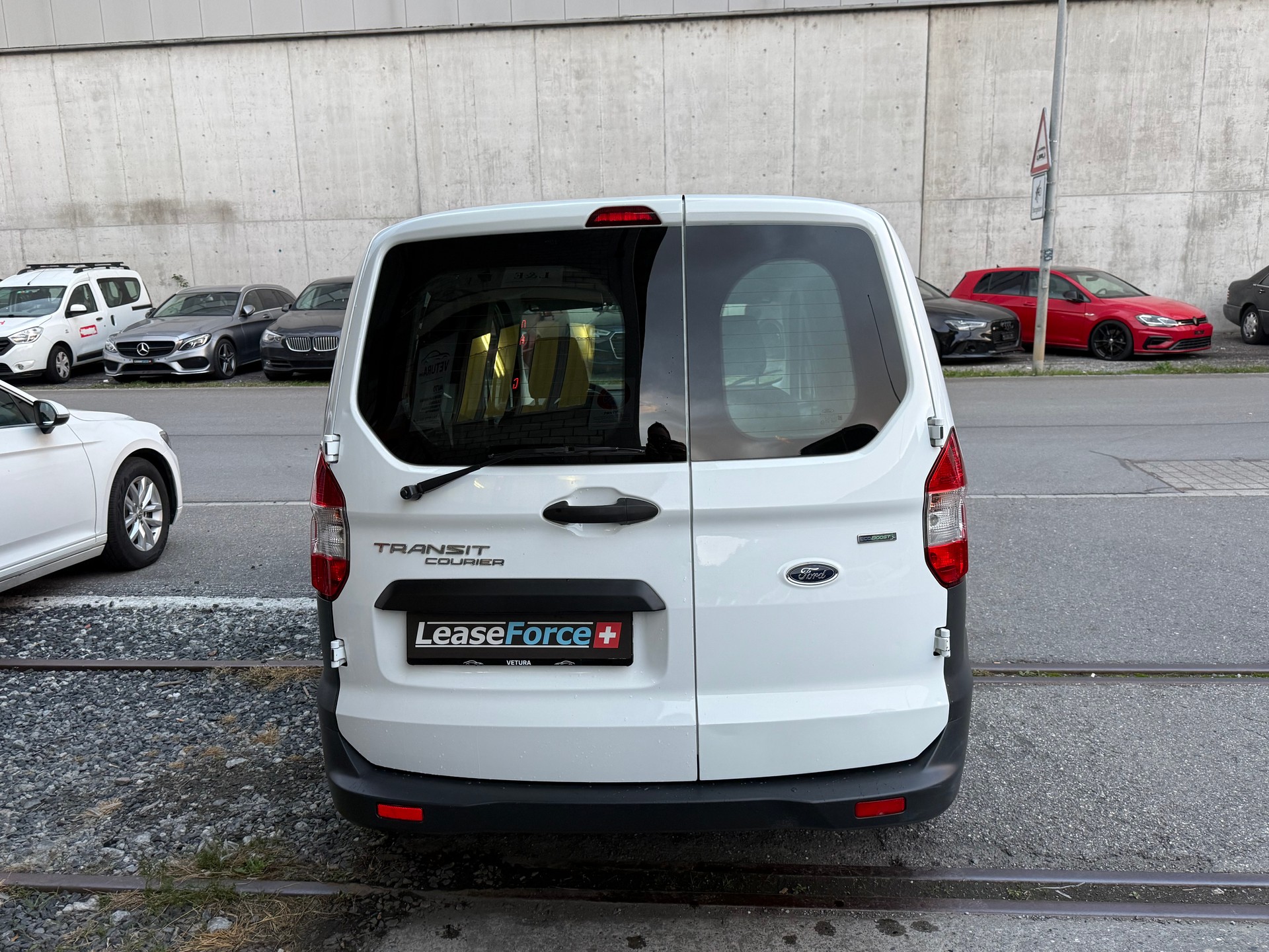 FORD Transit Courier Combi 1.0 EcoBoost Ambiente-image-4
