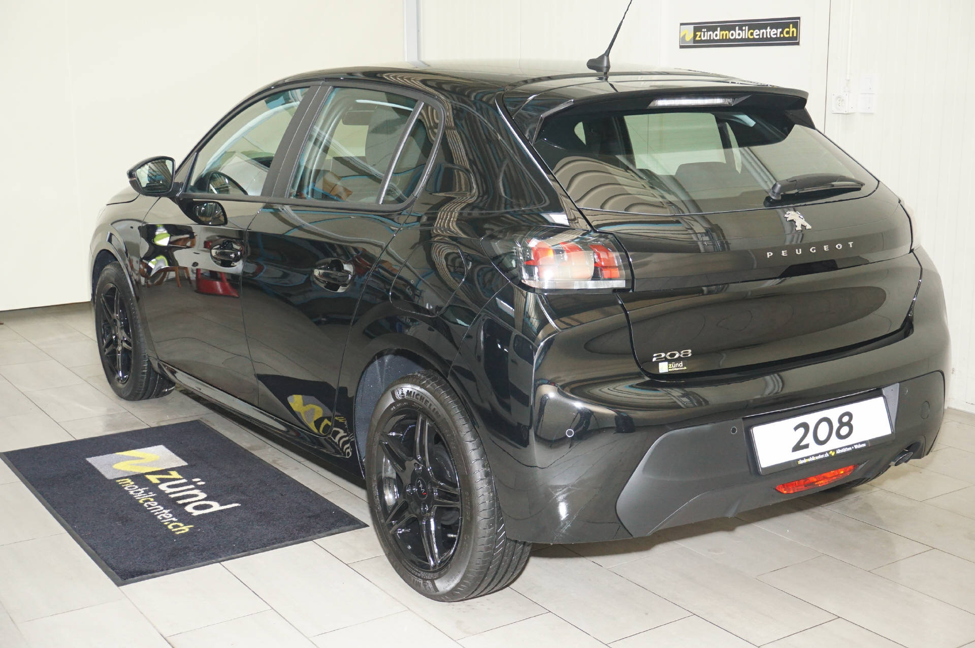 PEUGEOT 208 1.2 PureTech 100 Active Pack-image-6