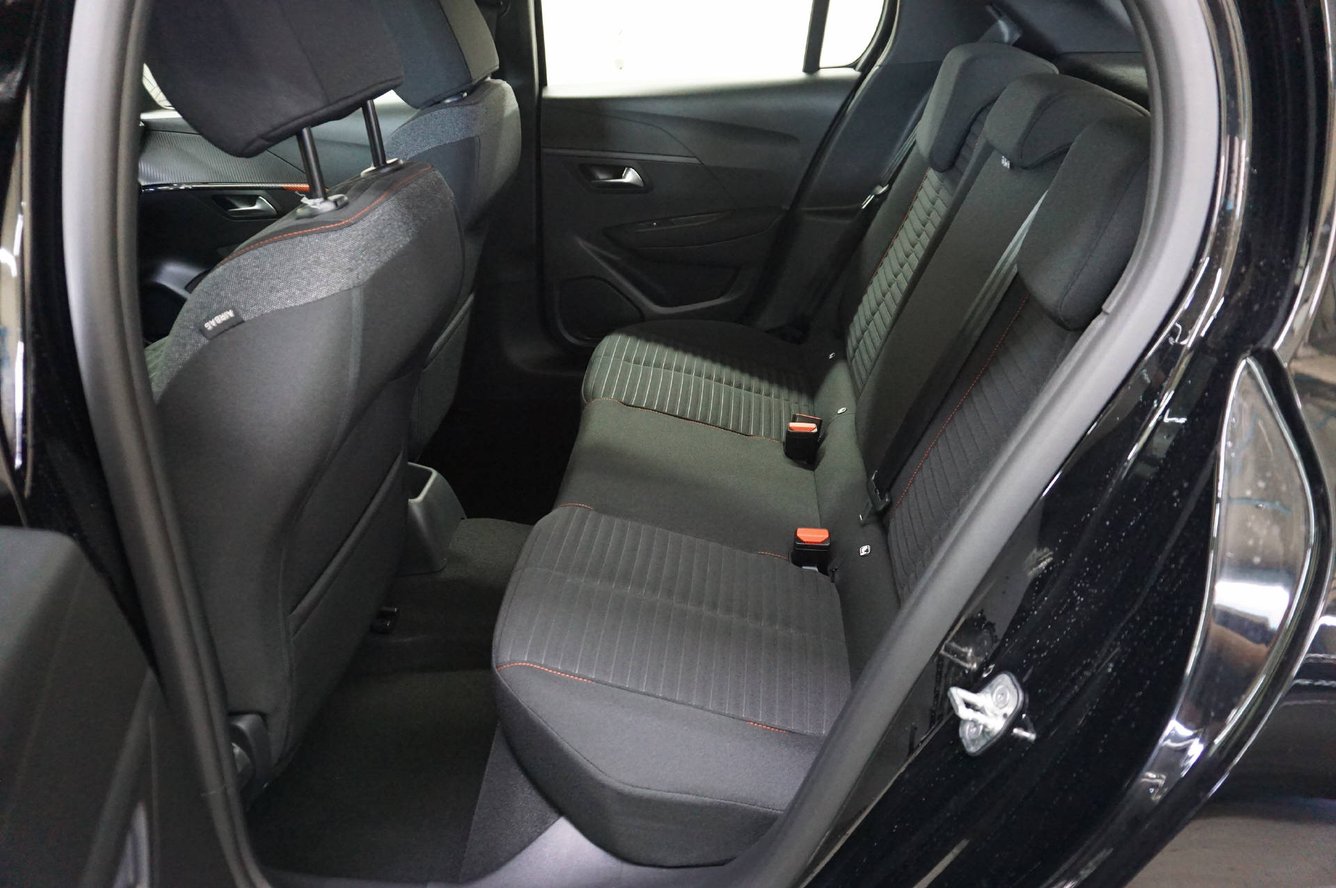 PEUGEOT 208 1.2 PureTech 100 Active Pack-image-4