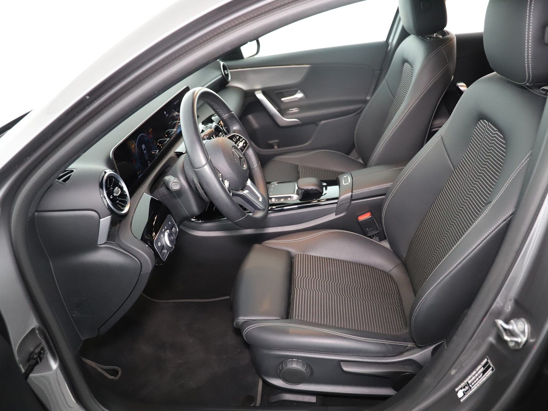 MERCEDES-BENZ A 180 d Progressive 8G automatico-image-9