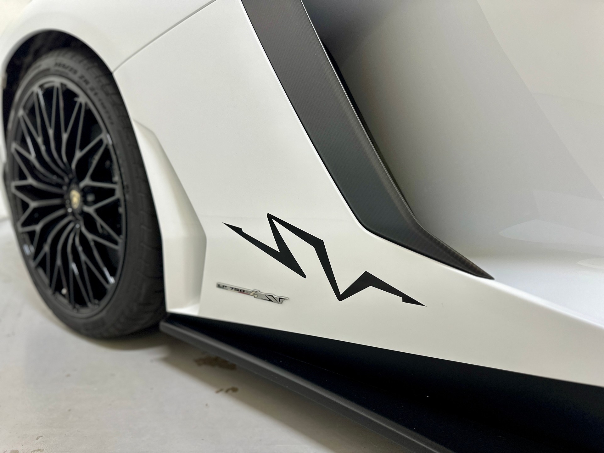 LAMBORGHINI Aventador LP750-4 Superveloce Roadster E-Gear-image-9