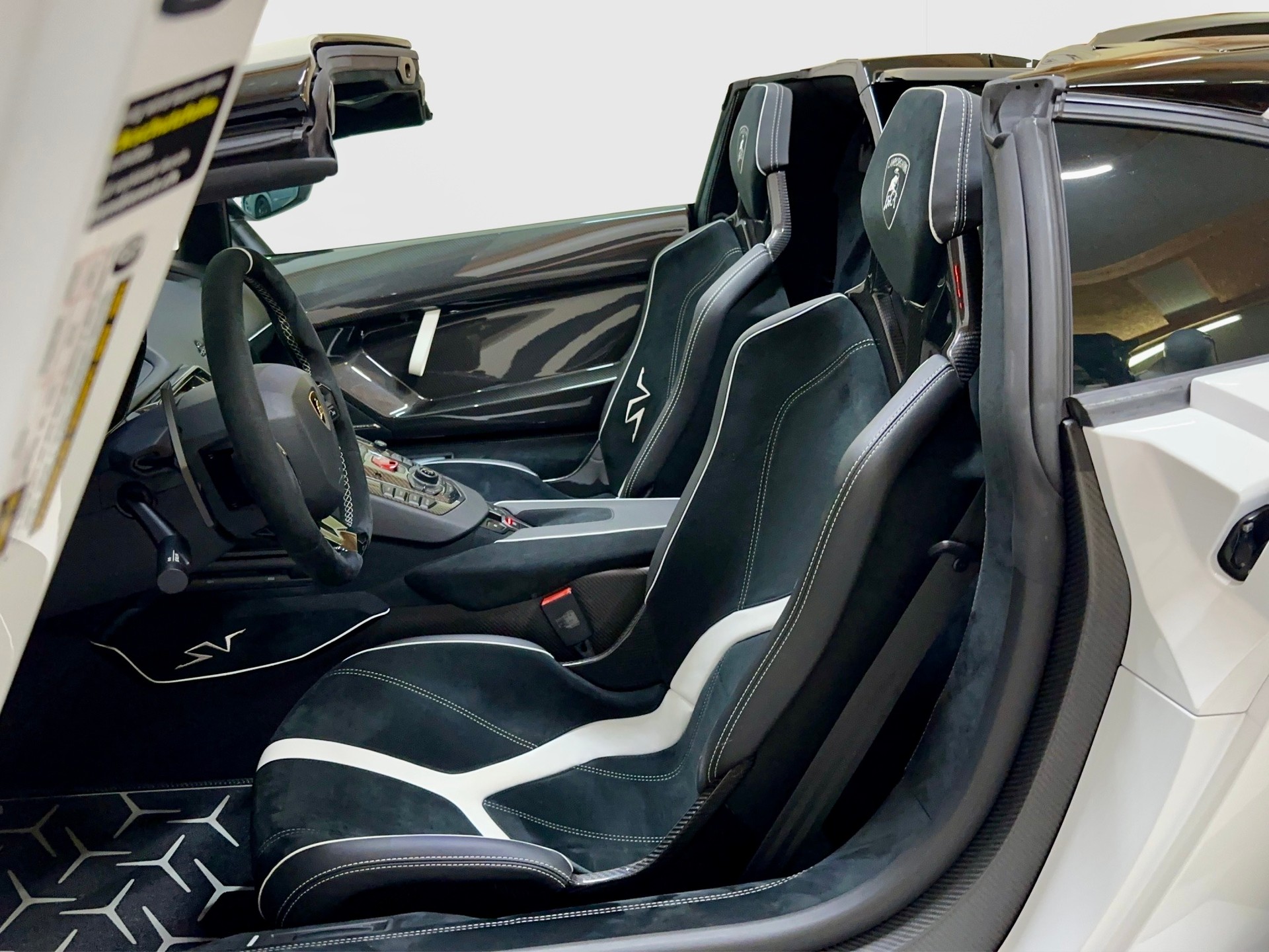 LAMBORGHINI Aventador LP750-4 Superveloce Roadster E-Gear-image-17