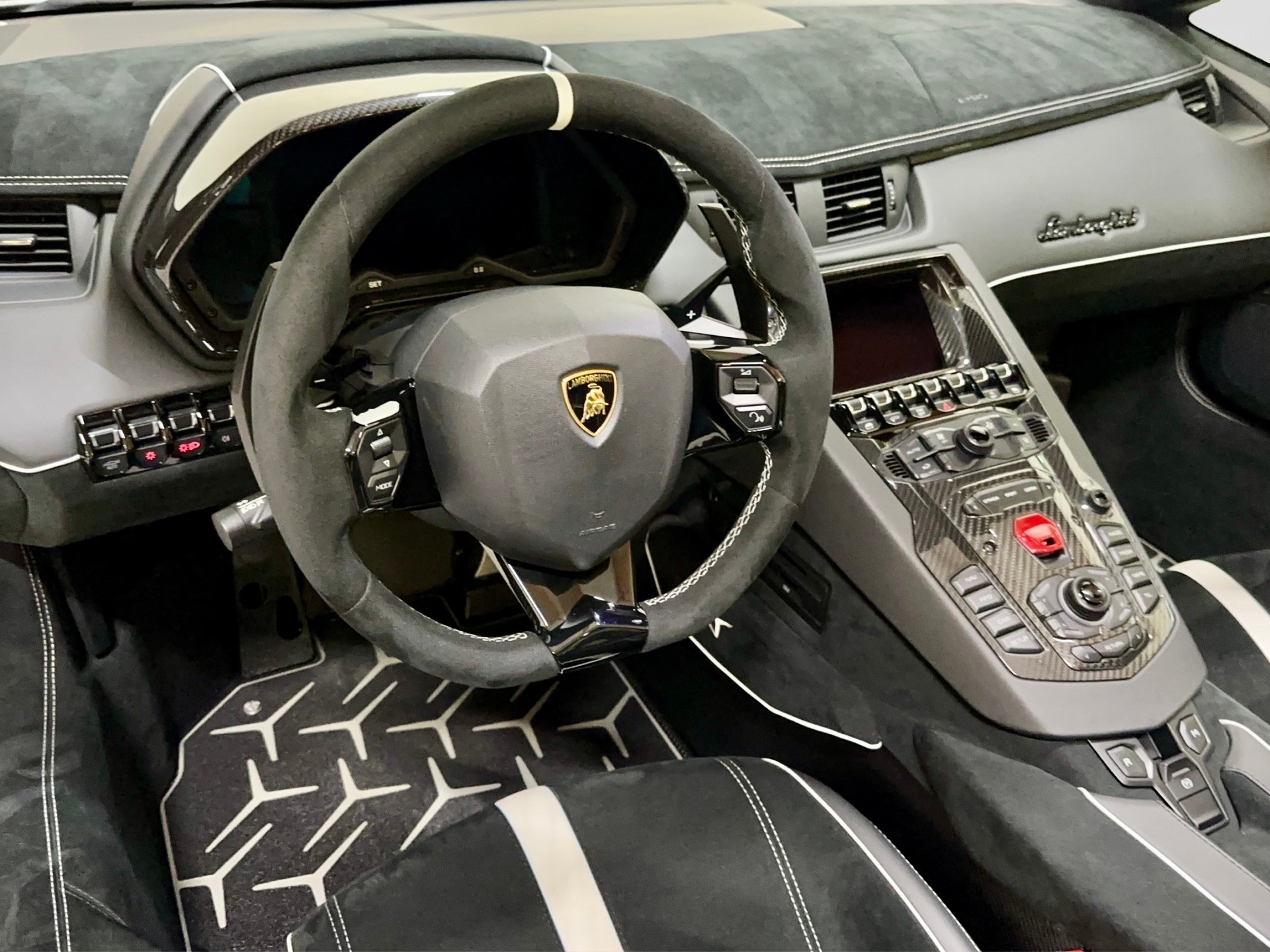 LAMBORGHINI Aventador LP750-4 Superveloce Roadster E-Gear-image-18