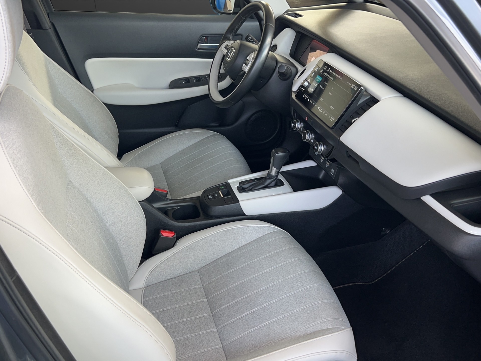 HONDA Jazz 1.5i-MMD Executive E-CVT-image-6