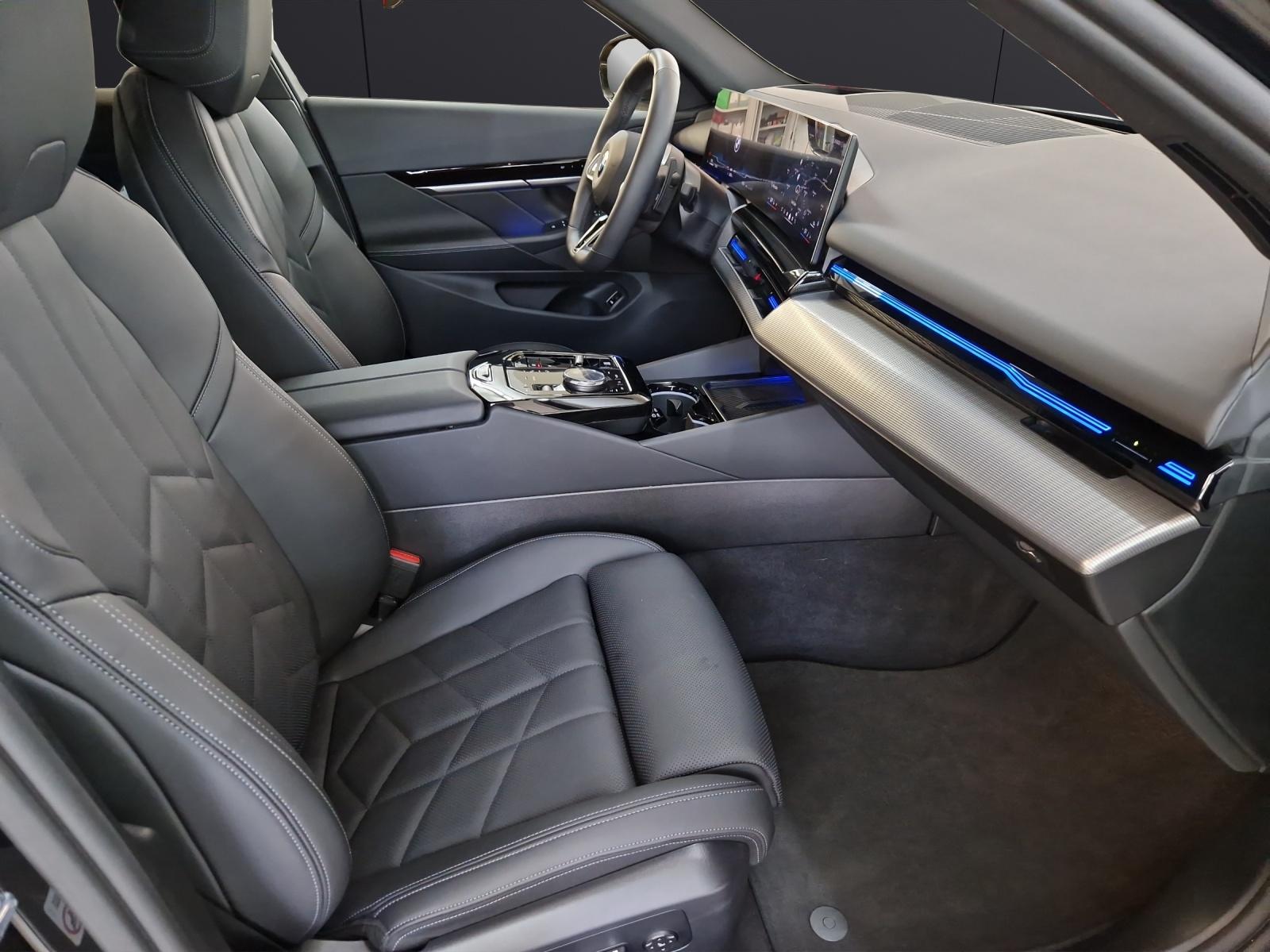 BMW 520d xDrive Touring M Sport-image-14