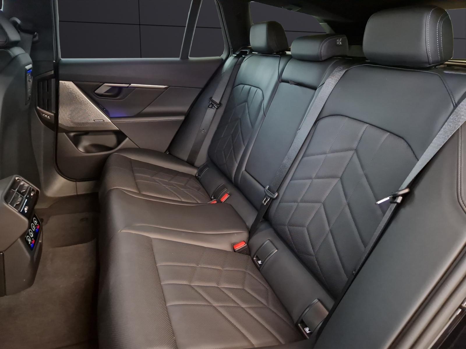 BMW 520d xDrive Touring M Sport-image-11