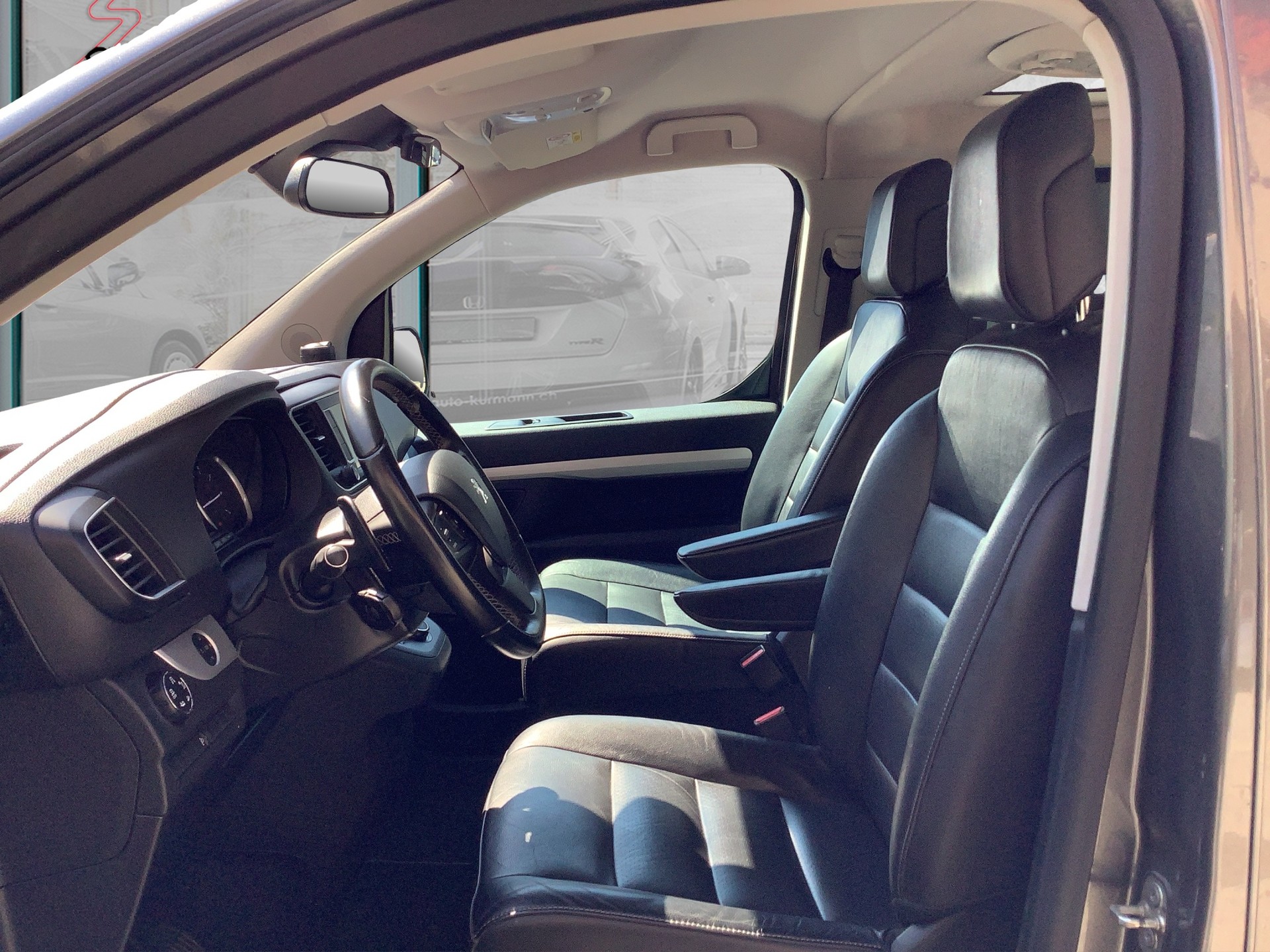 PEUGEOT Traveller 2.0 BlueHDi Business Standard EAT-image-8