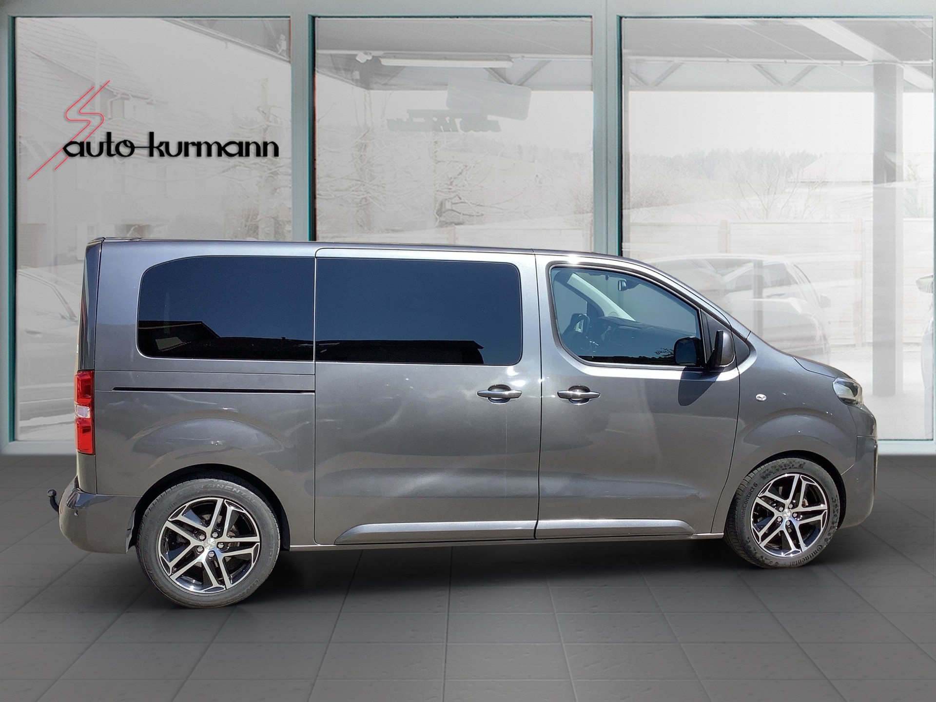 PEUGEOT Traveller 2.0 BlueHDi Business Standard EAT-image-5