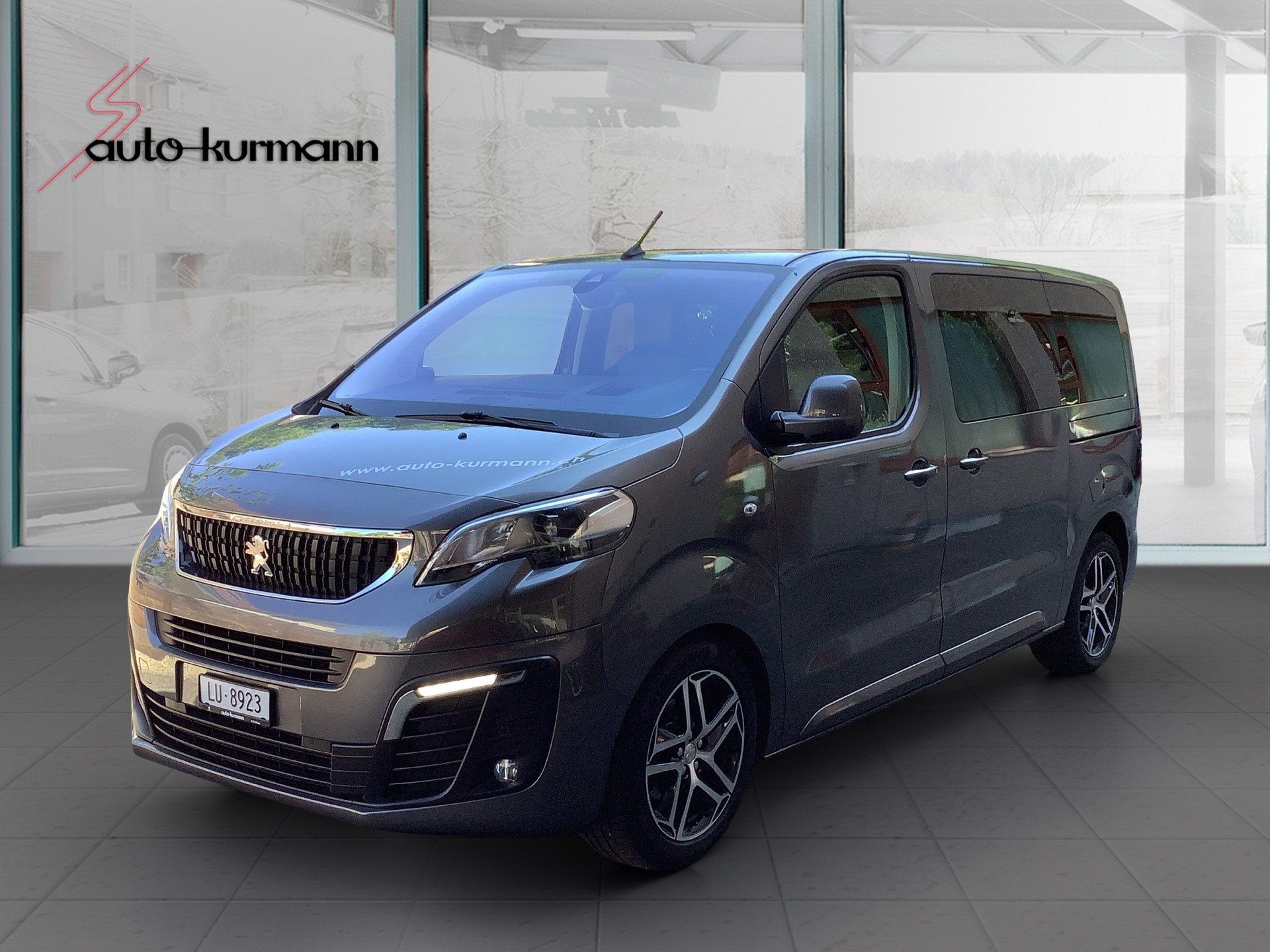 PEUGEOT Traveller 2.0 BlueHDi Business Standard EAT