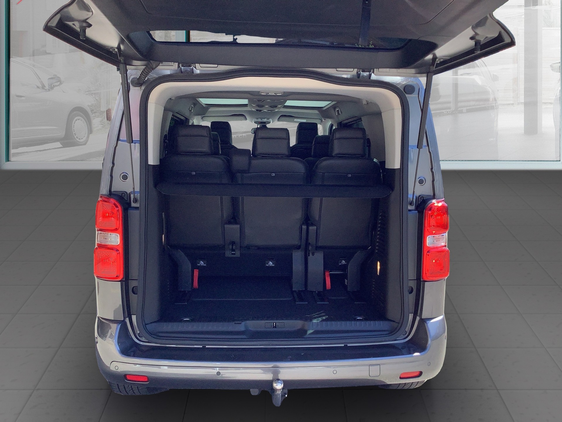 PEUGEOT Traveller 2.0 BlueHDi Business Standard EAT-image-11