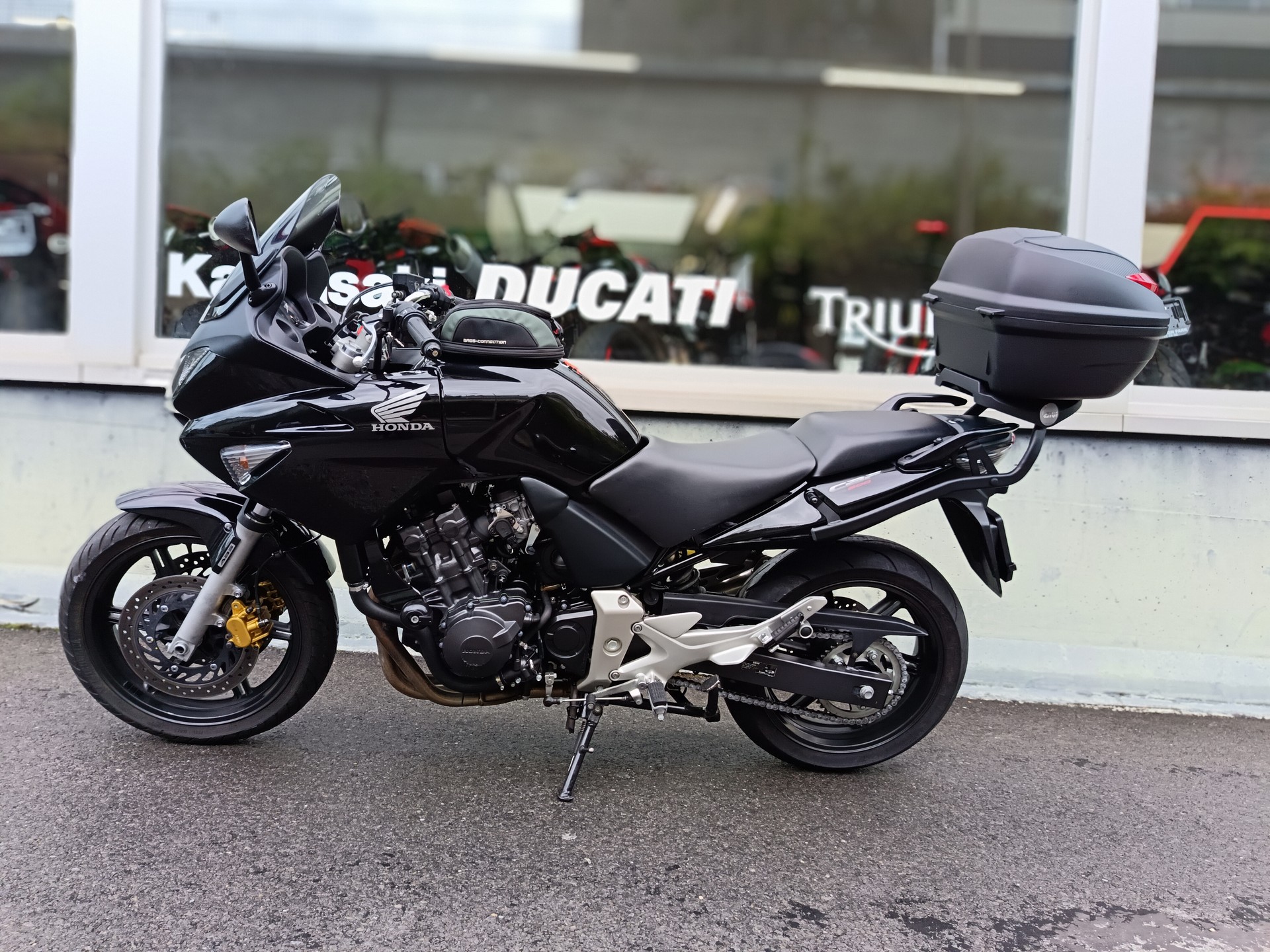 HONDA CBF 600-showroom-element-1