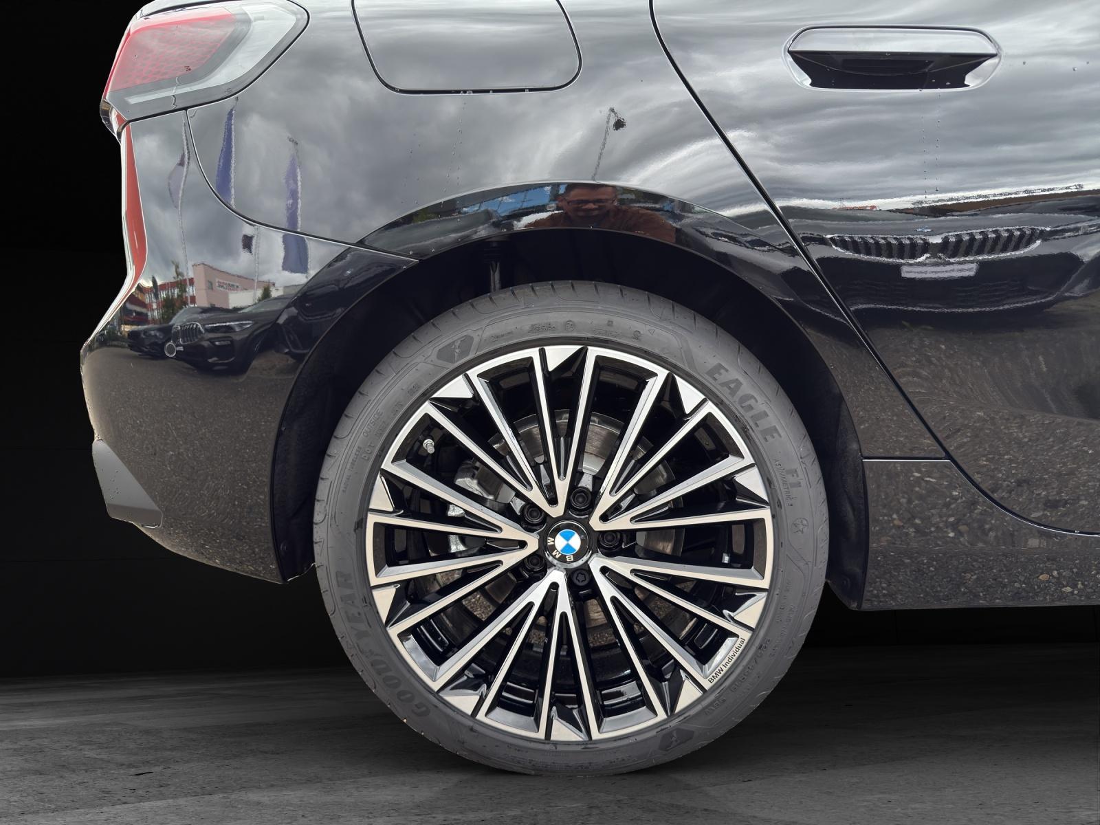 BMW 218d Active Tourer-image-8