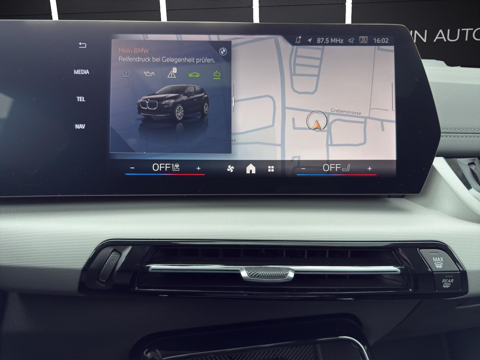 BMW 218d Active Tourer-image-17
