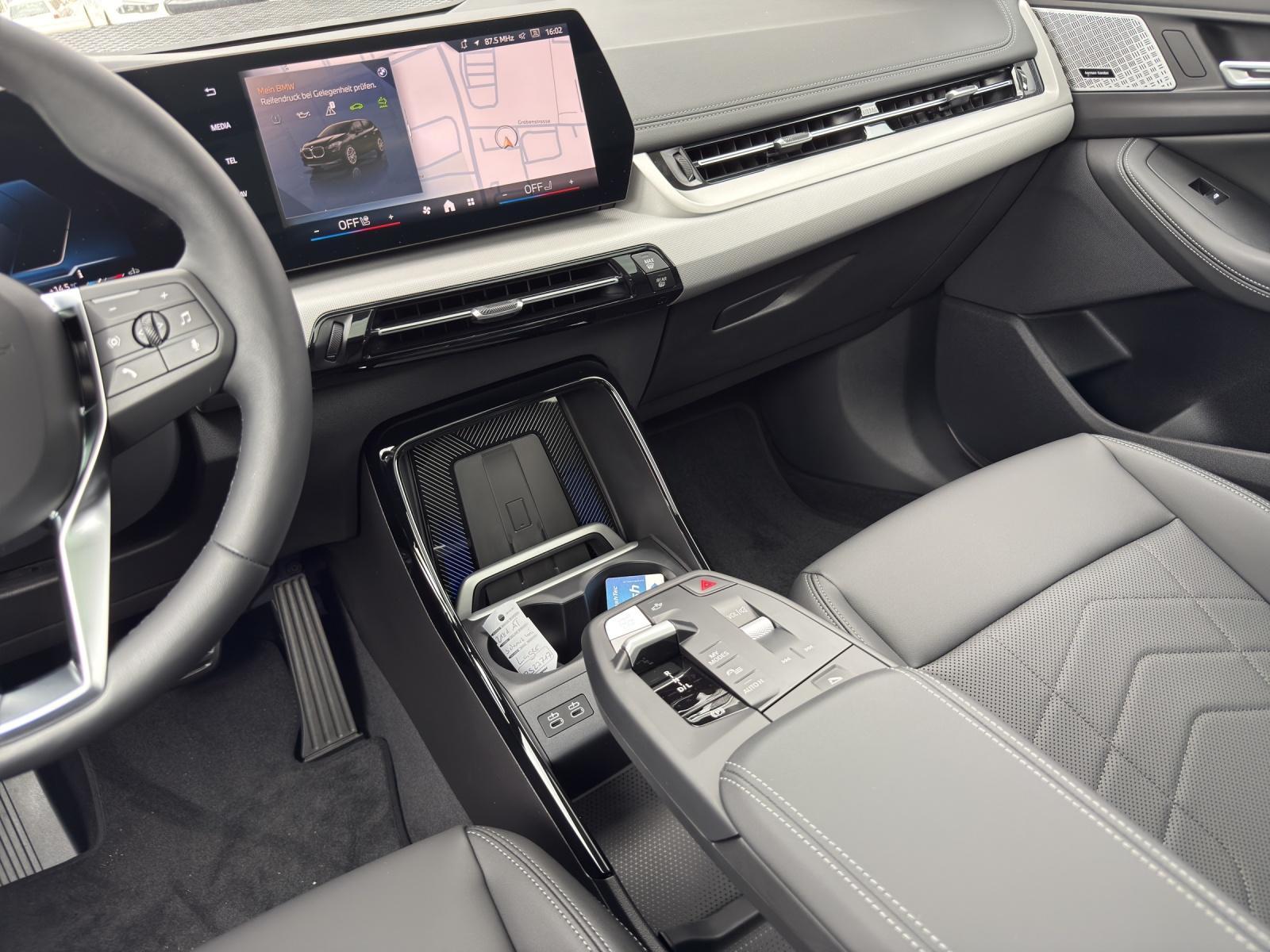 BMW 218d Active Tourer-image-18