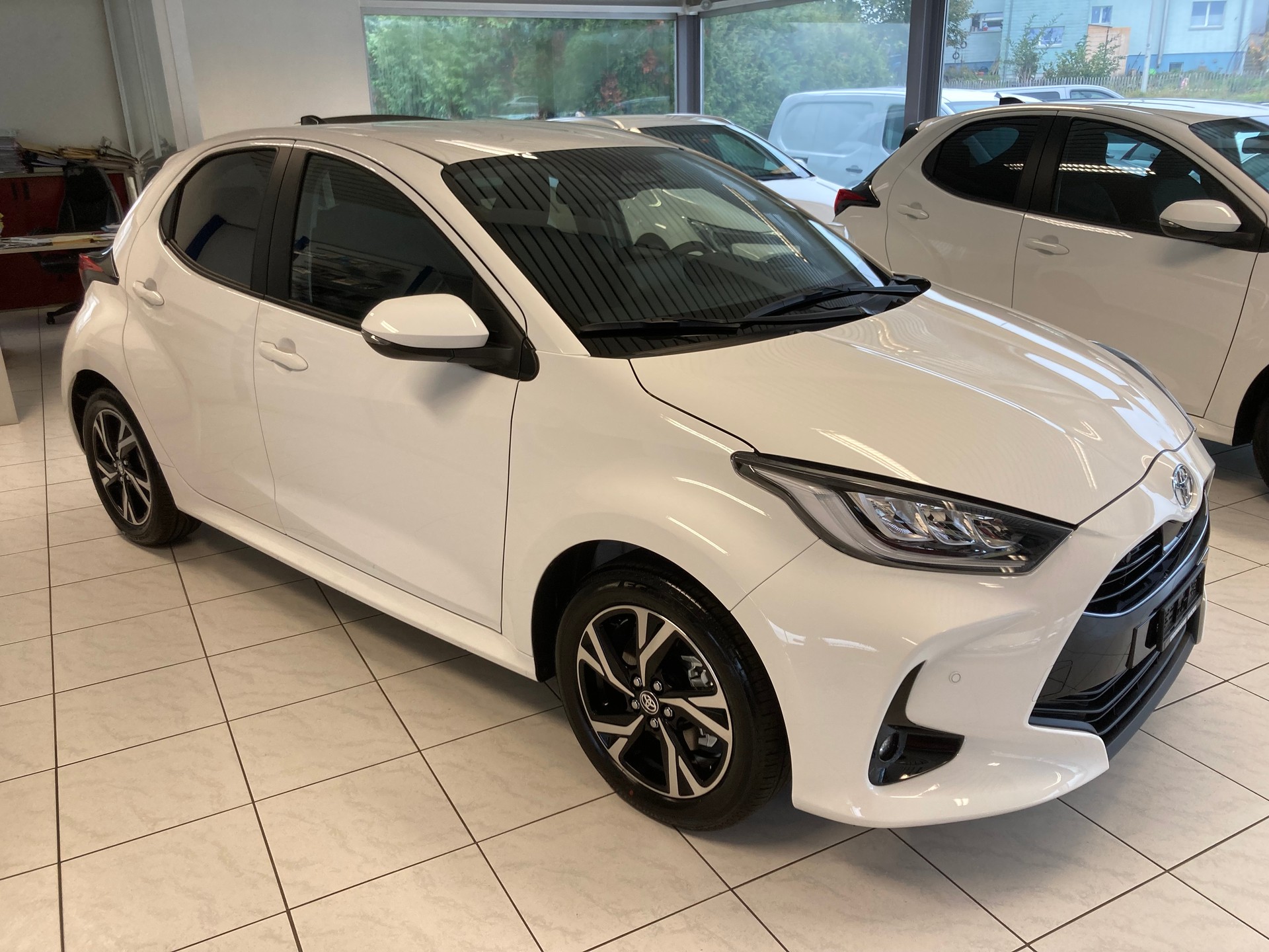 TOYOTA Yaris 1.5 Trend Plus e-CVT-image-2