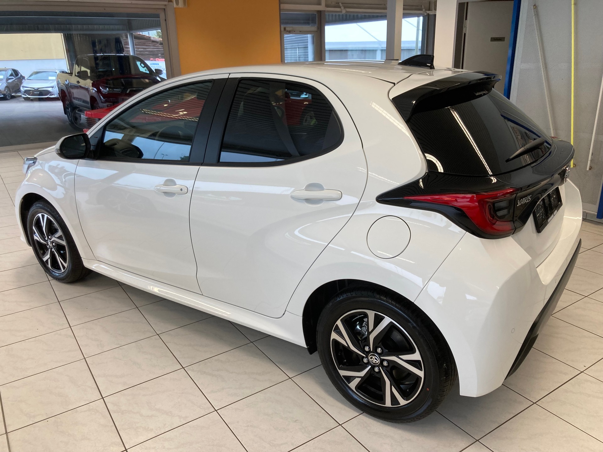 TOYOTA Yaris 1.5 Trend Plus e-CVT-image-5