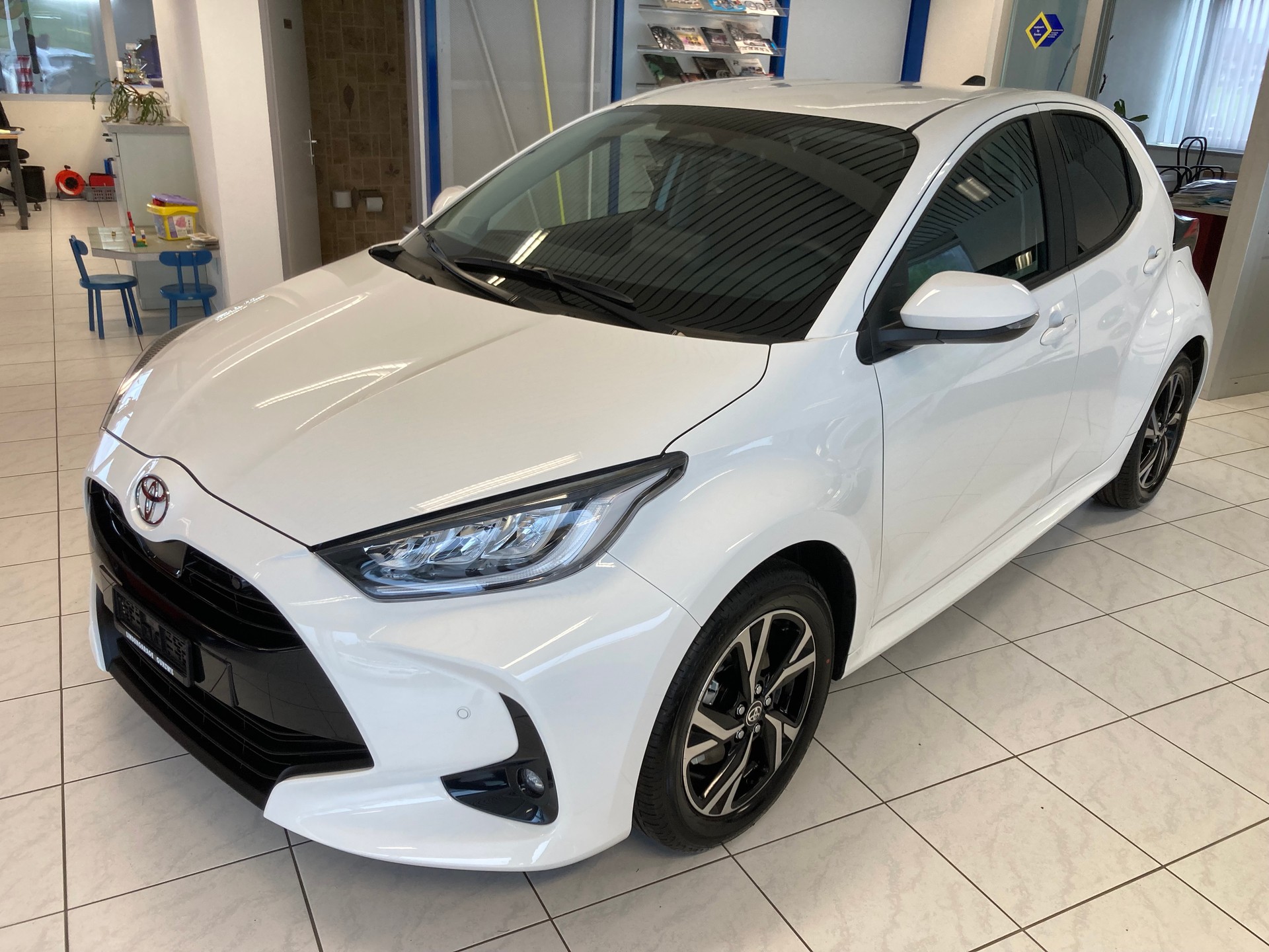 TOYOTA Yaris 1.5 Trend Plus e-CVT-image-0