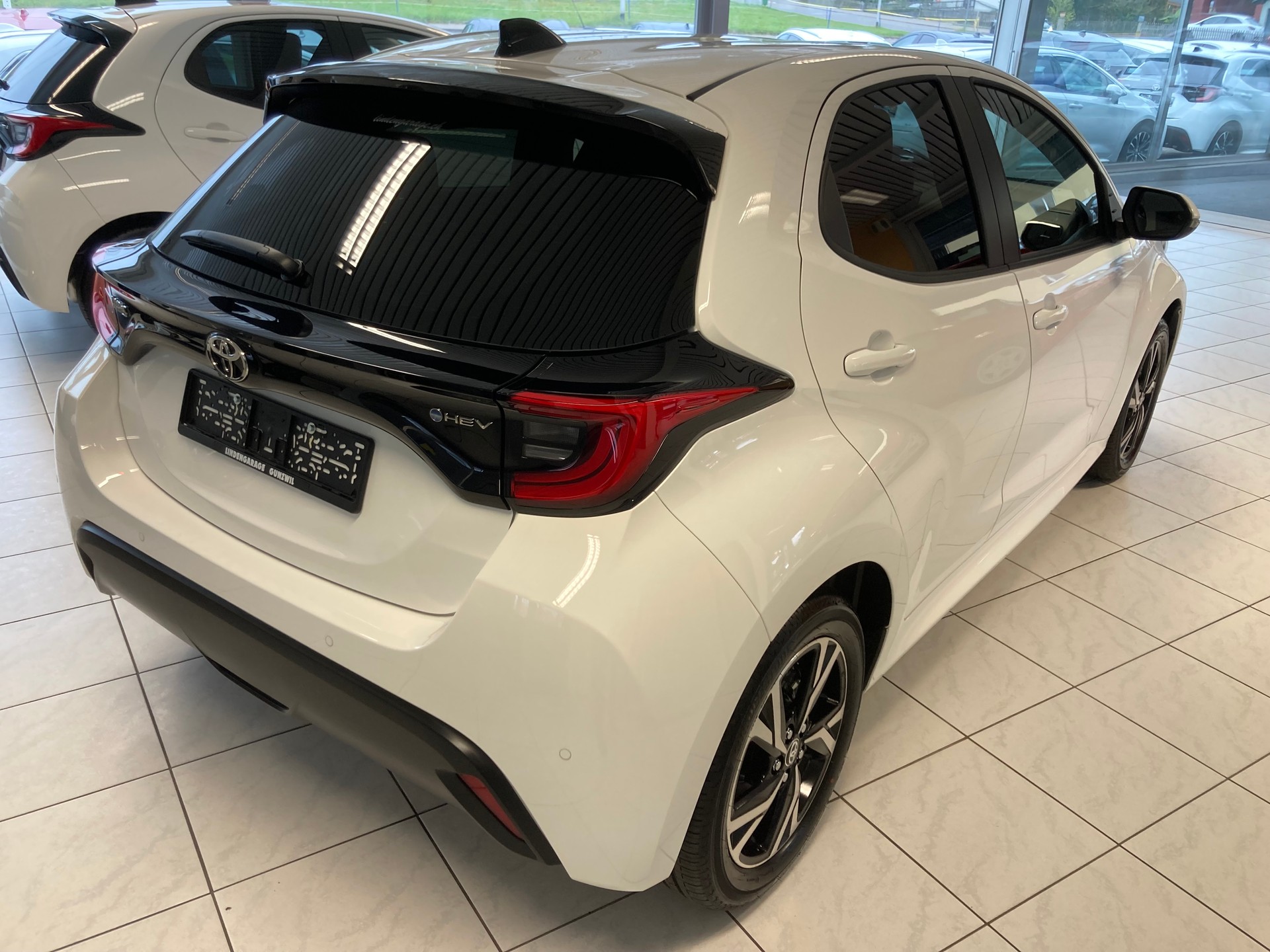 TOYOTA Yaris 1.5 Trend Plus e-CVT-image-4