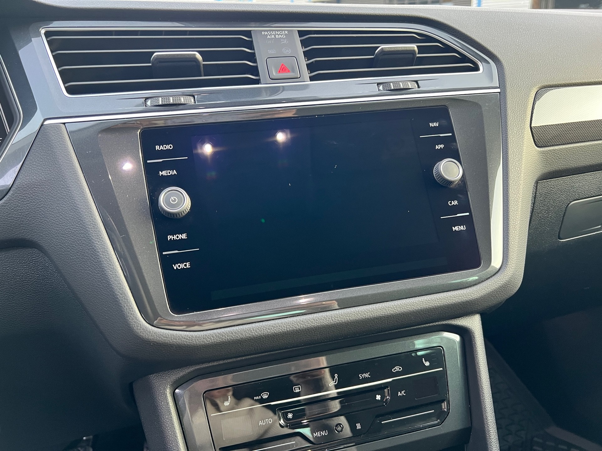VW Tiguan 2.0 TDI SCR Elegance 4Motion DSG-image-7