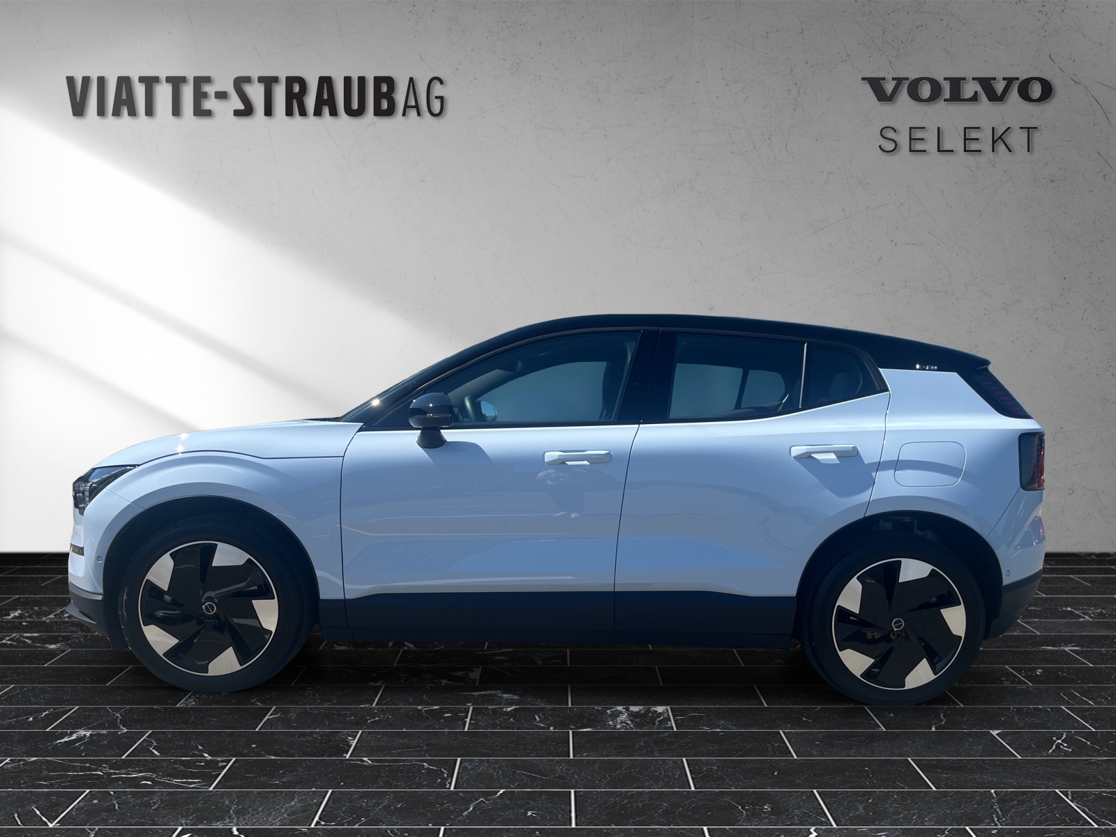 VOLVO EX30 E60 Twin Ultra Performance AWD-image-1