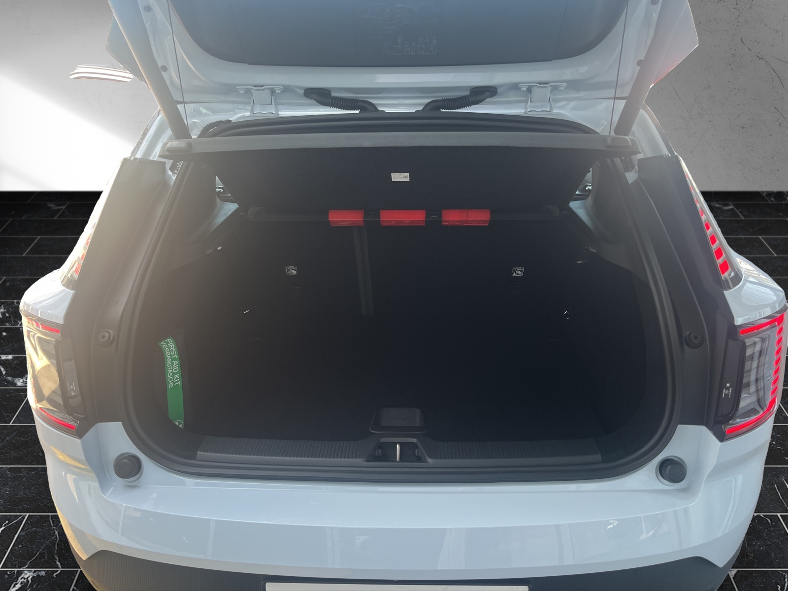 VOLVO EX30 E60 Twin Ultra Performance AWD-image-16