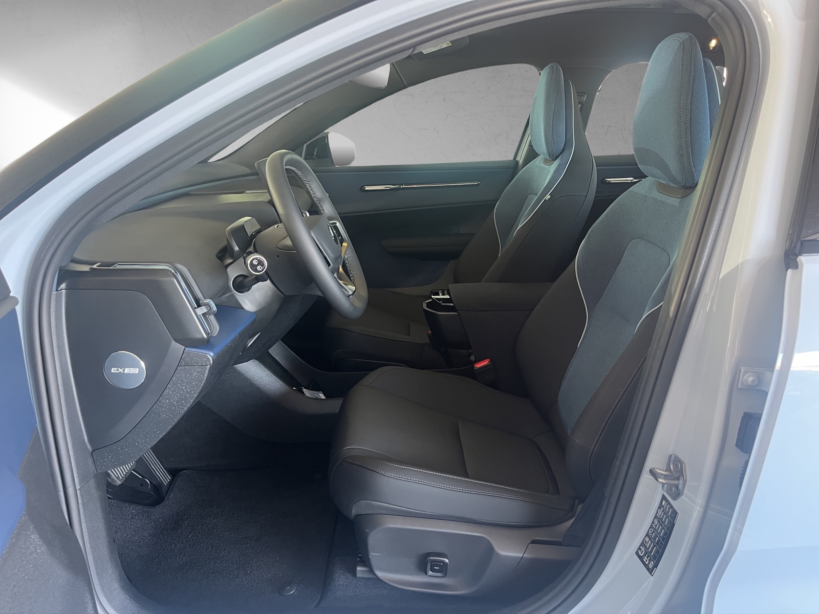 VOLVO EX30 E60 Twin Ultra Performance AWD-image-8
