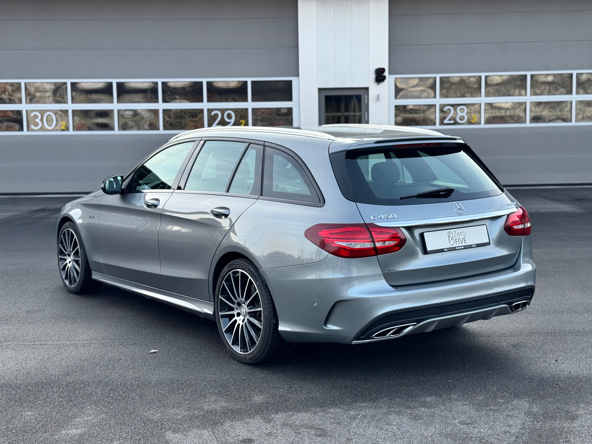 MERCEDES-BENZ C 450 AMG 4Matic 7G-Tronic-showroom-element-3
