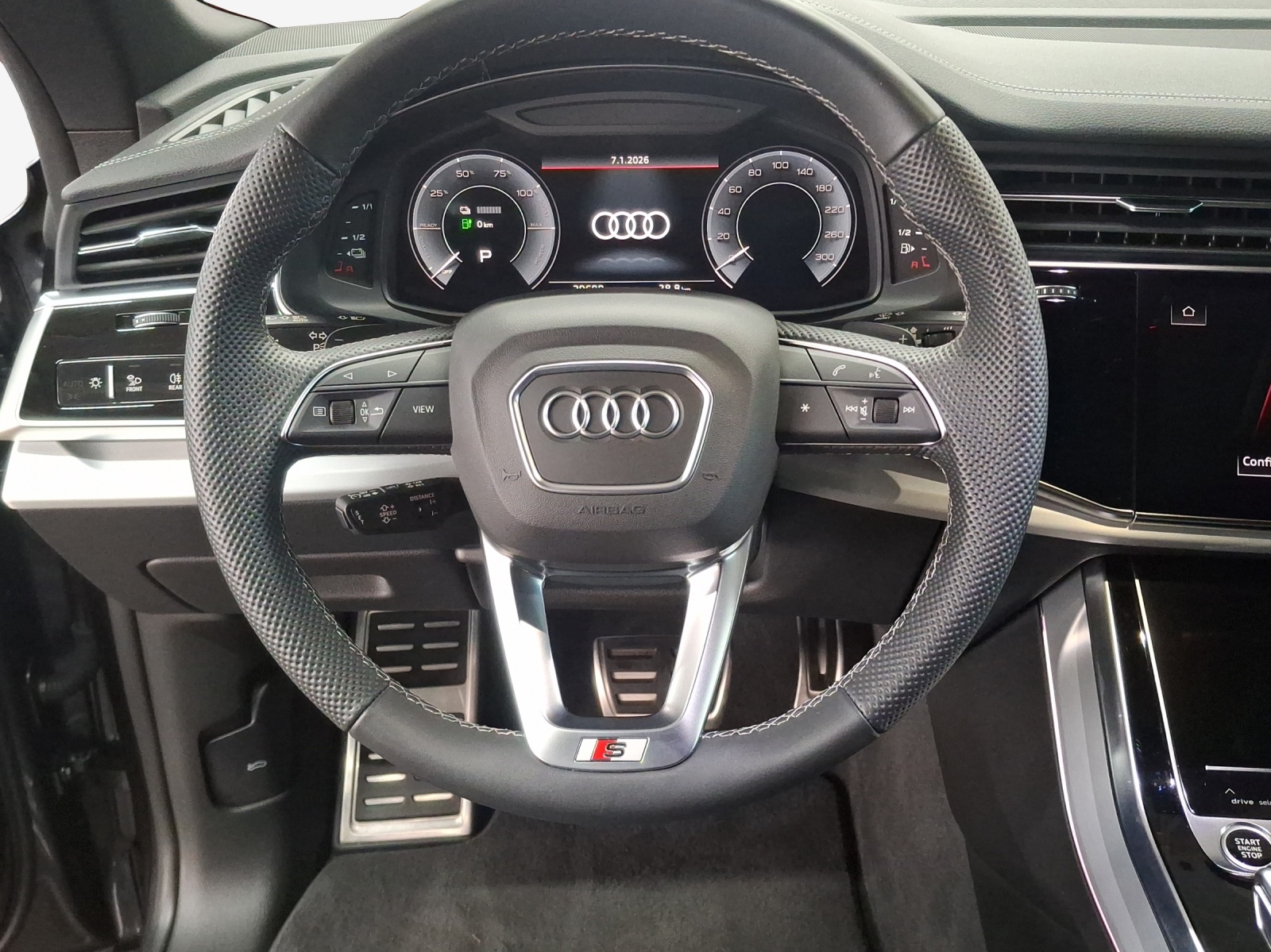AUDI Q8 55 TFSI e quattro PHEV tiptronic-image-10