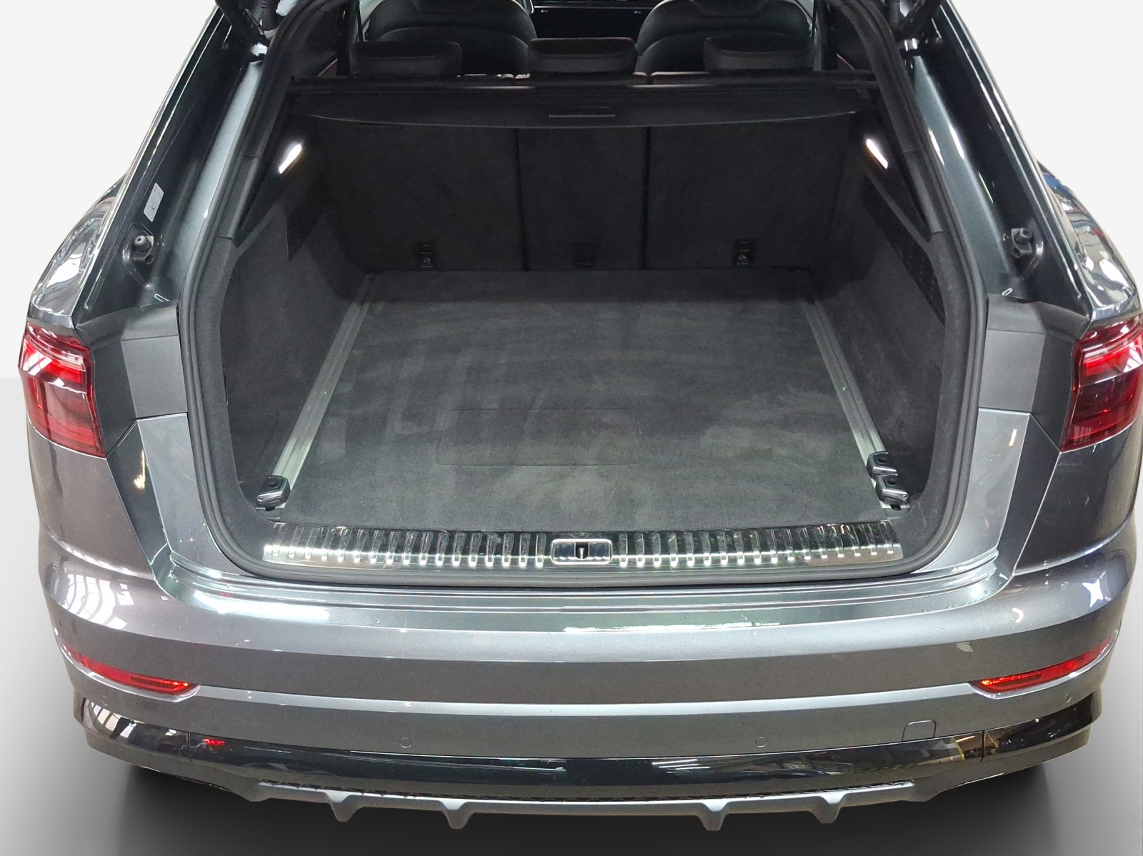 AUDI Q8 55 TFSI e quattro PHEV tiptronic-image-13
