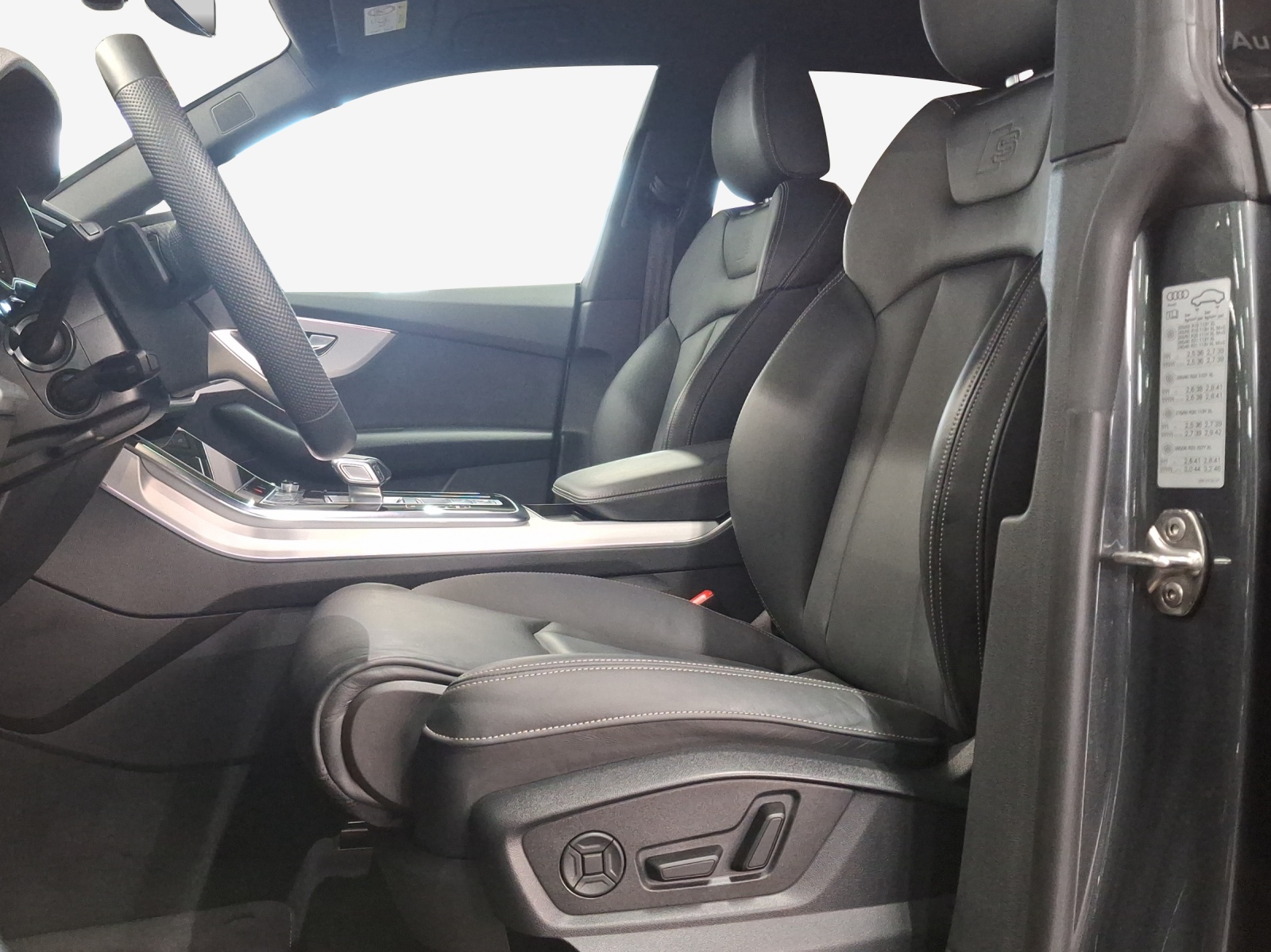 AUDI Q8 55 TFSI e quattro PHEV tiptronic-image-8