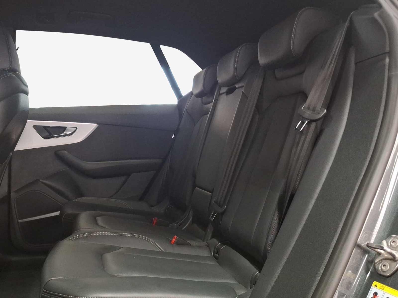 AUDI Q8 55 TFSI e quattro PHEV tiptronic-image-12