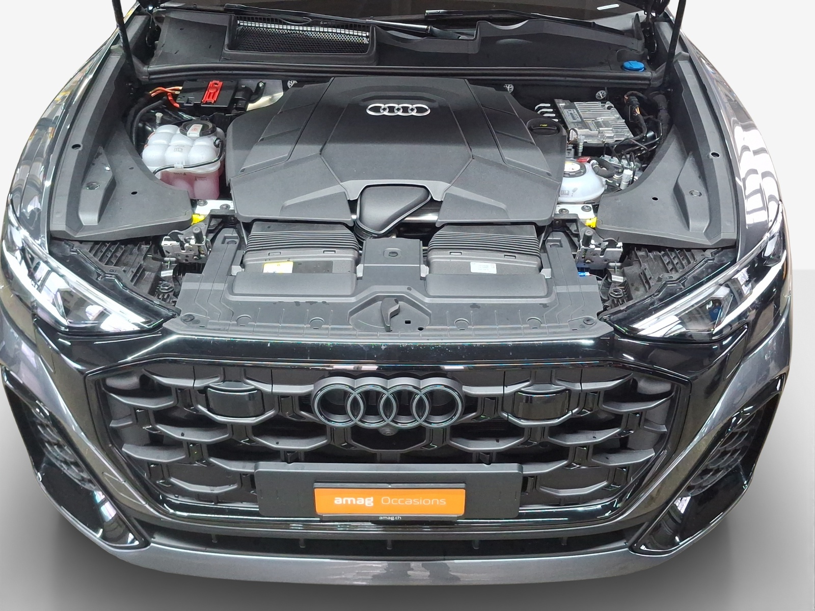 AUDI Q8 55 TFSI e quattro PHEV tiptronic-image-16