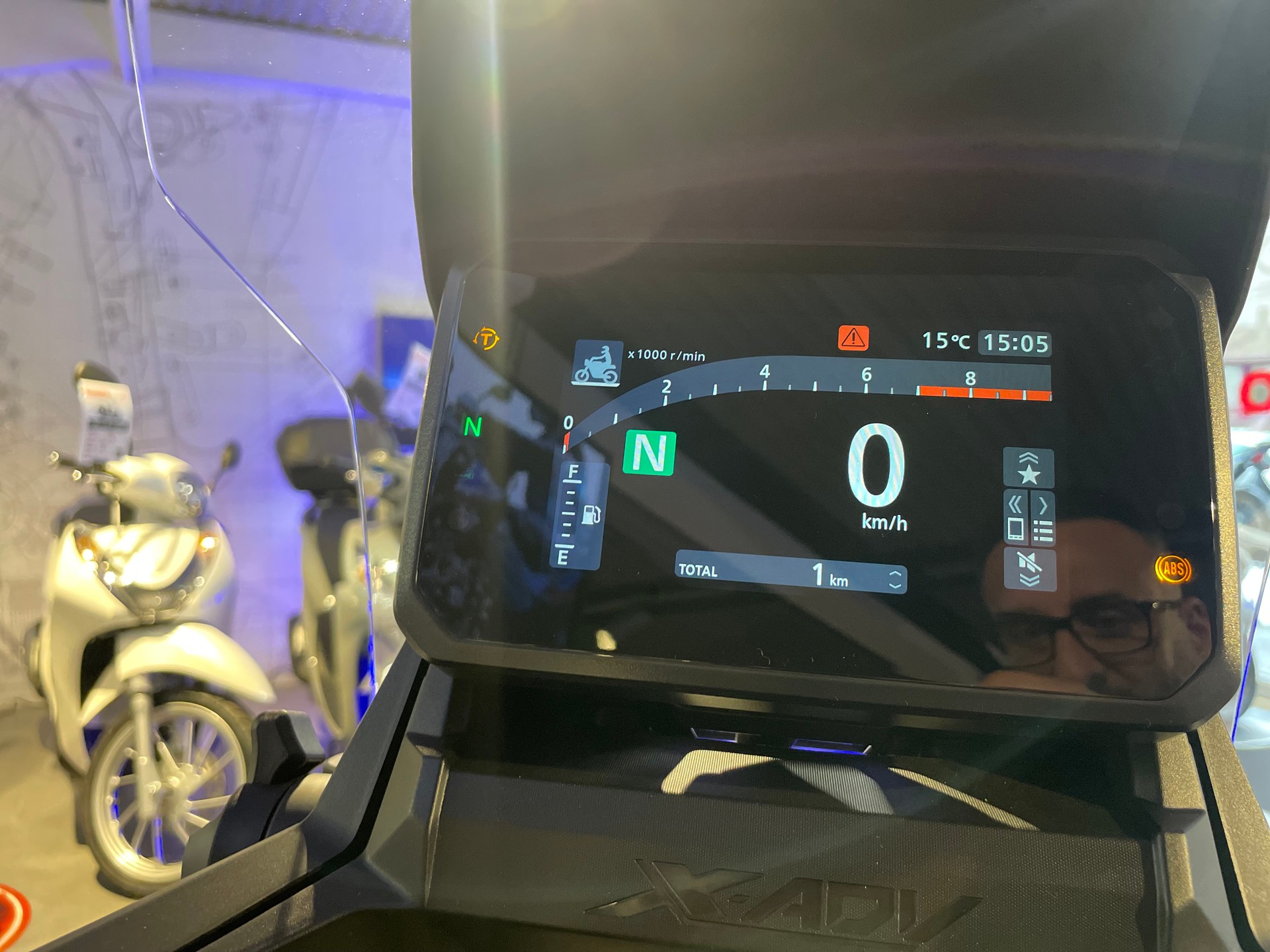 HONDA X-ADV 750-showroom-element-3
