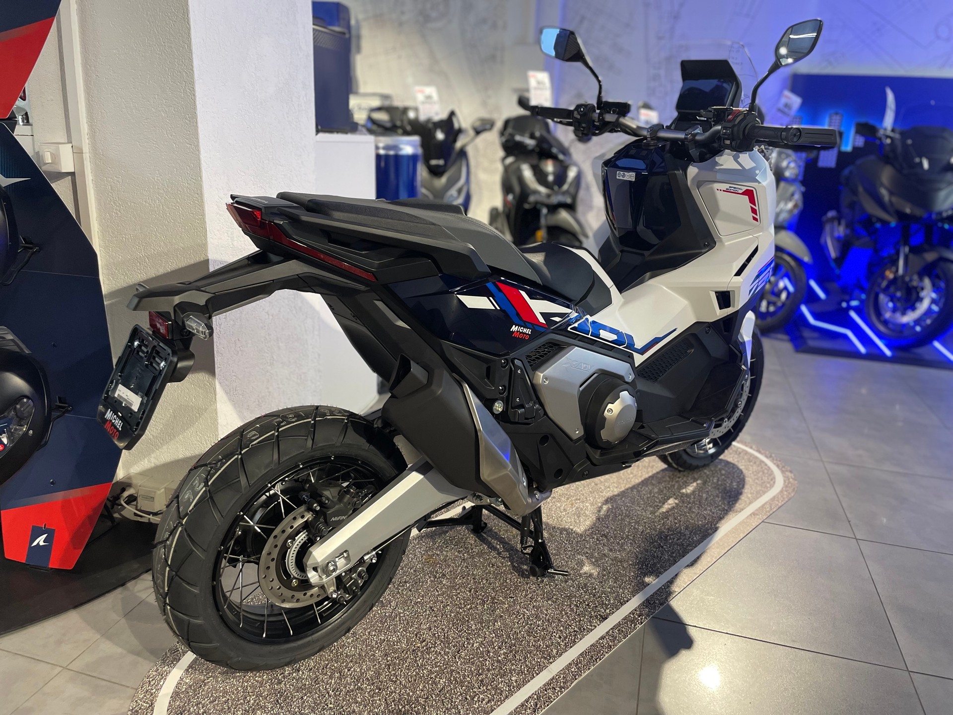 HONDA X-ADV 750-showroom-element-2