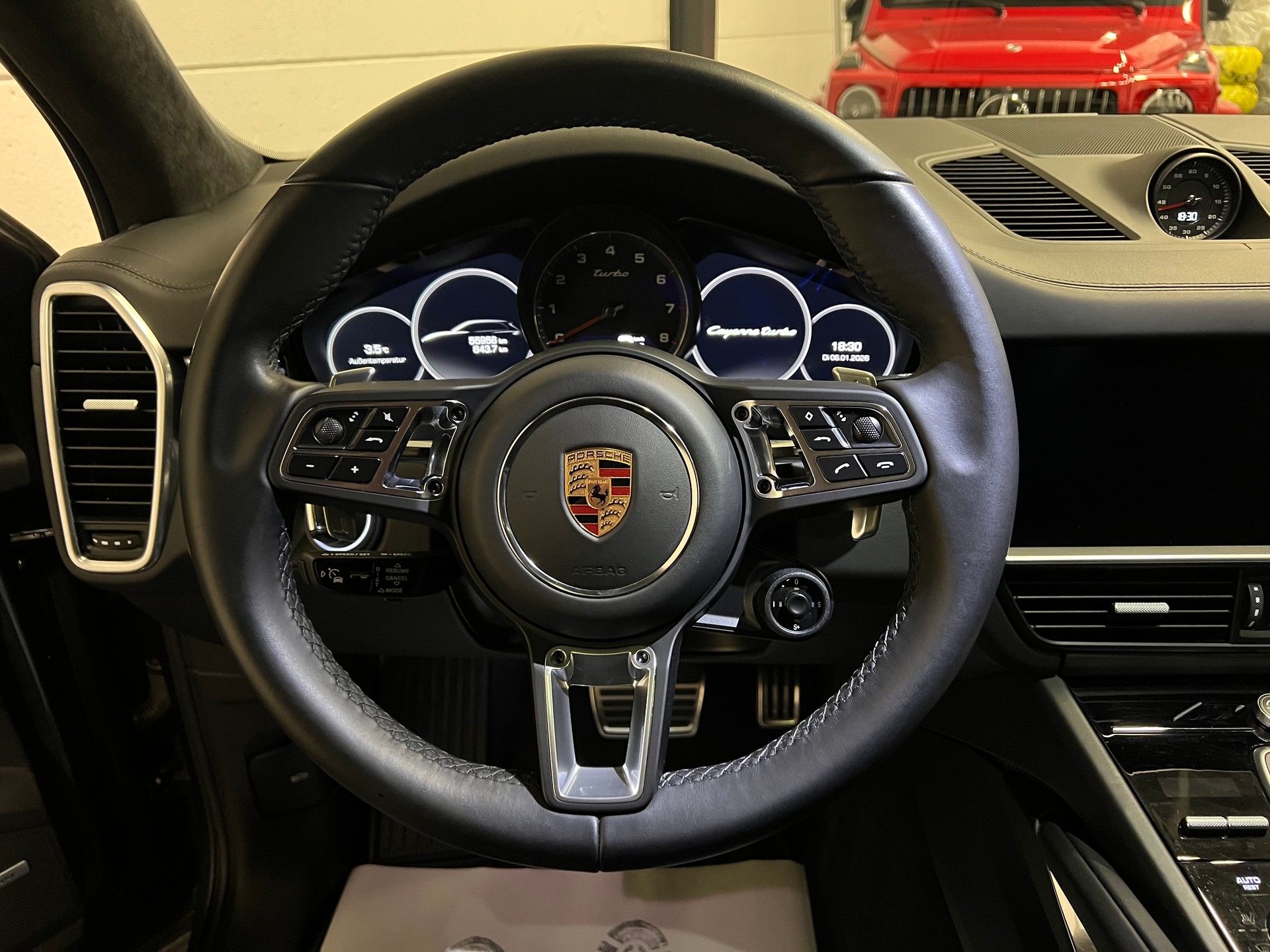 PORSCHE Cayenne Turbo-image-23