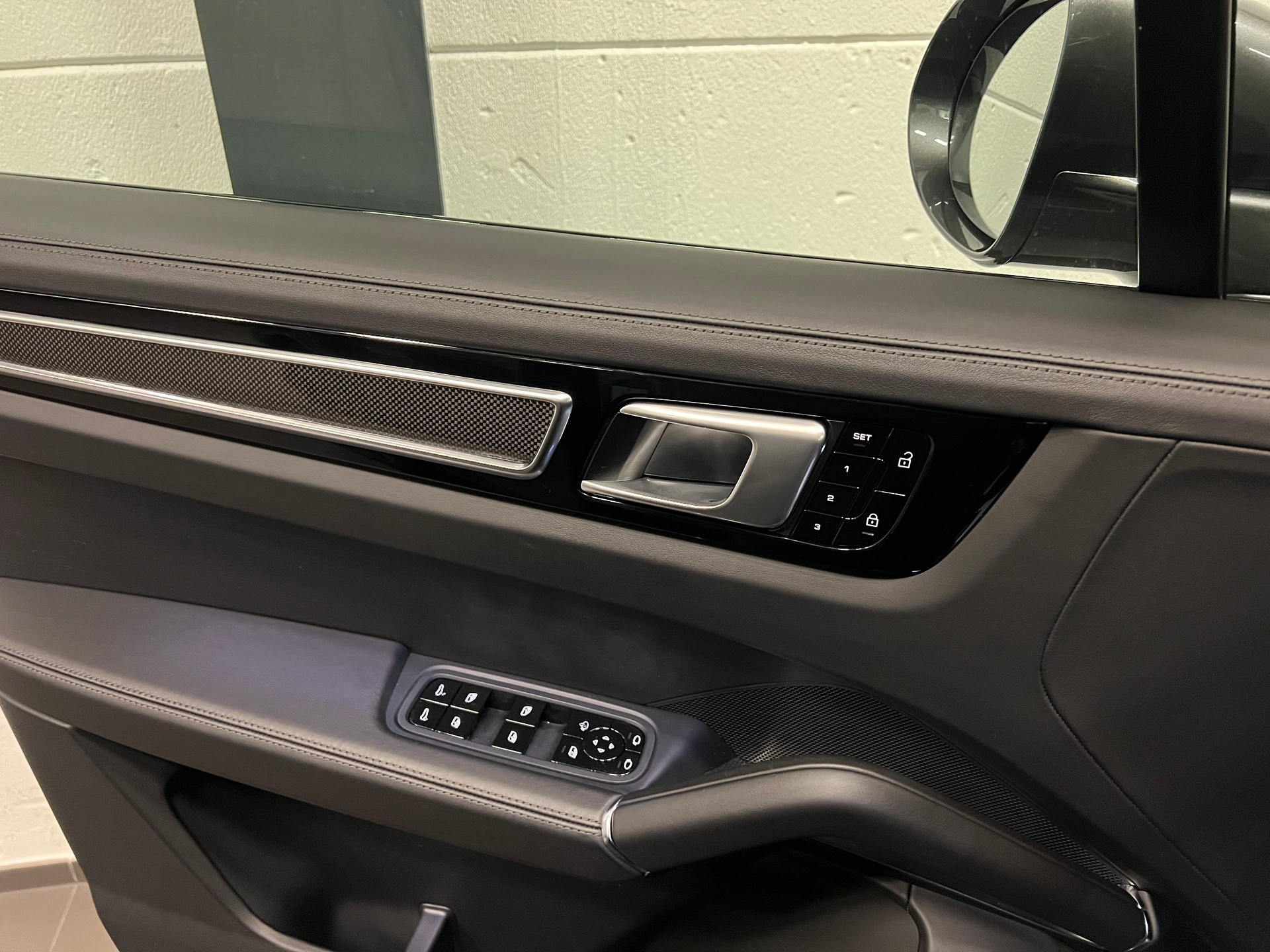 PORSCHE Cayenne Turbo-image-27