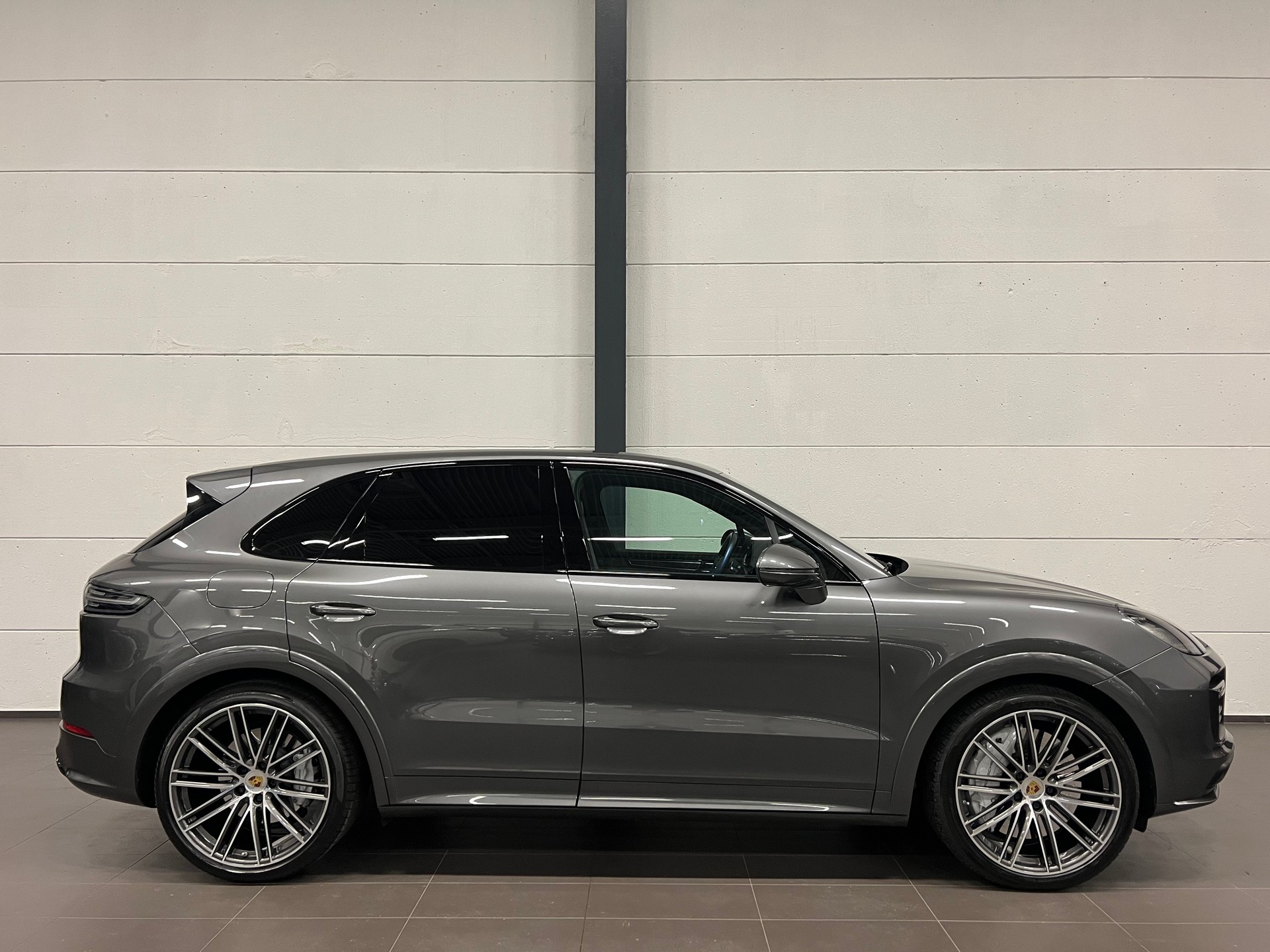 PORSCHE Cayenne Turbo-image-8