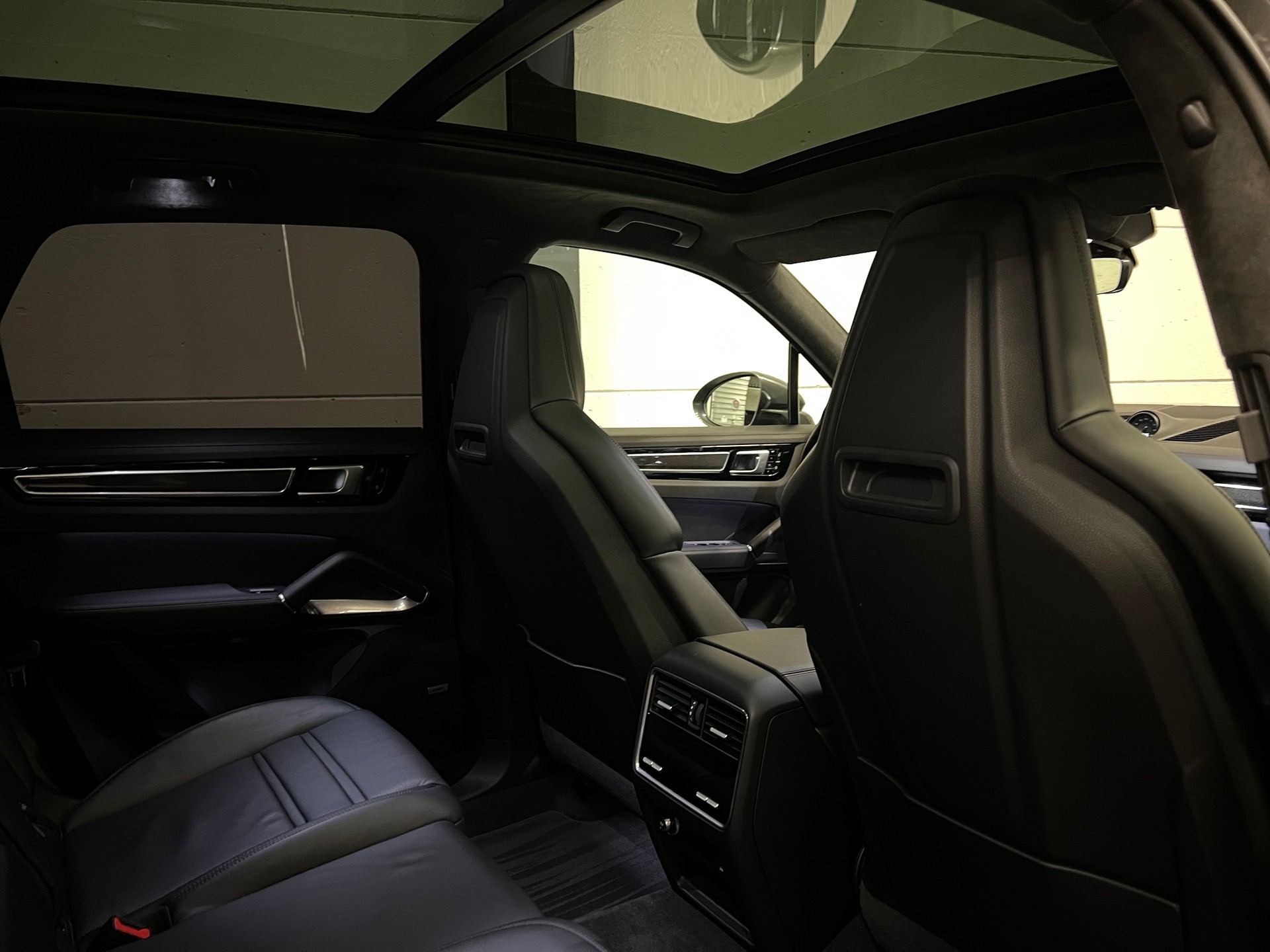 PORSCHE Cayenne Turbo-image-21