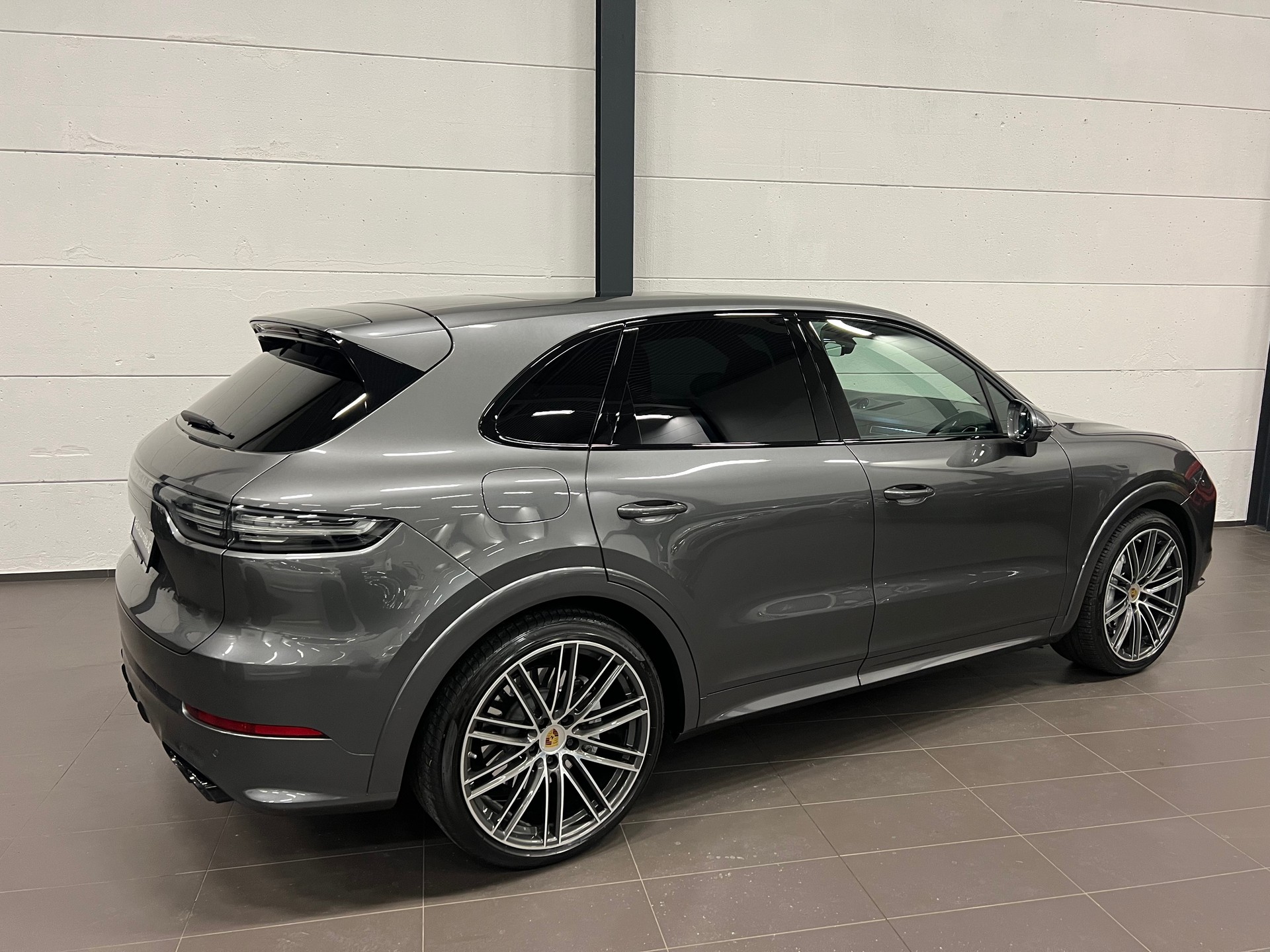 PORSCHE Cayenne Turbo-image-10