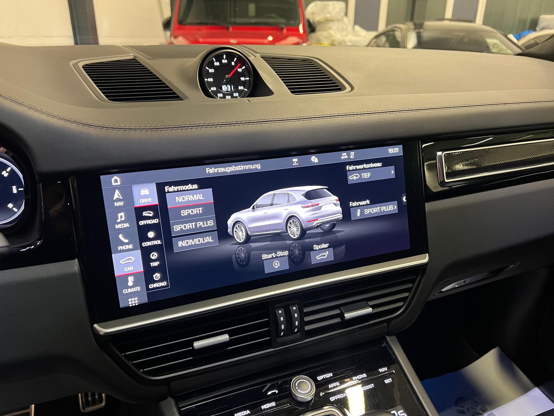 PORSCHE Cayenne Turbo-image-24