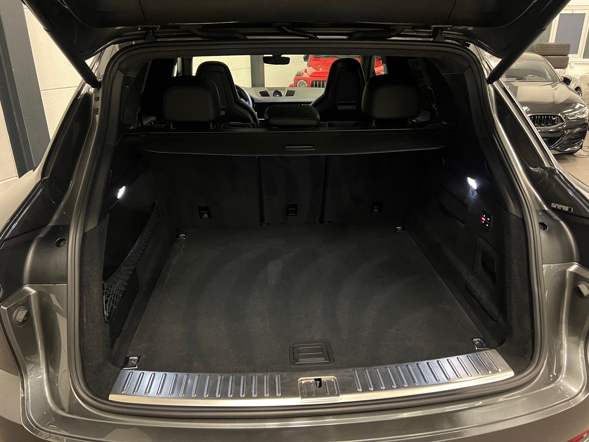 PORSCHE Cayenne Turbo-image-22