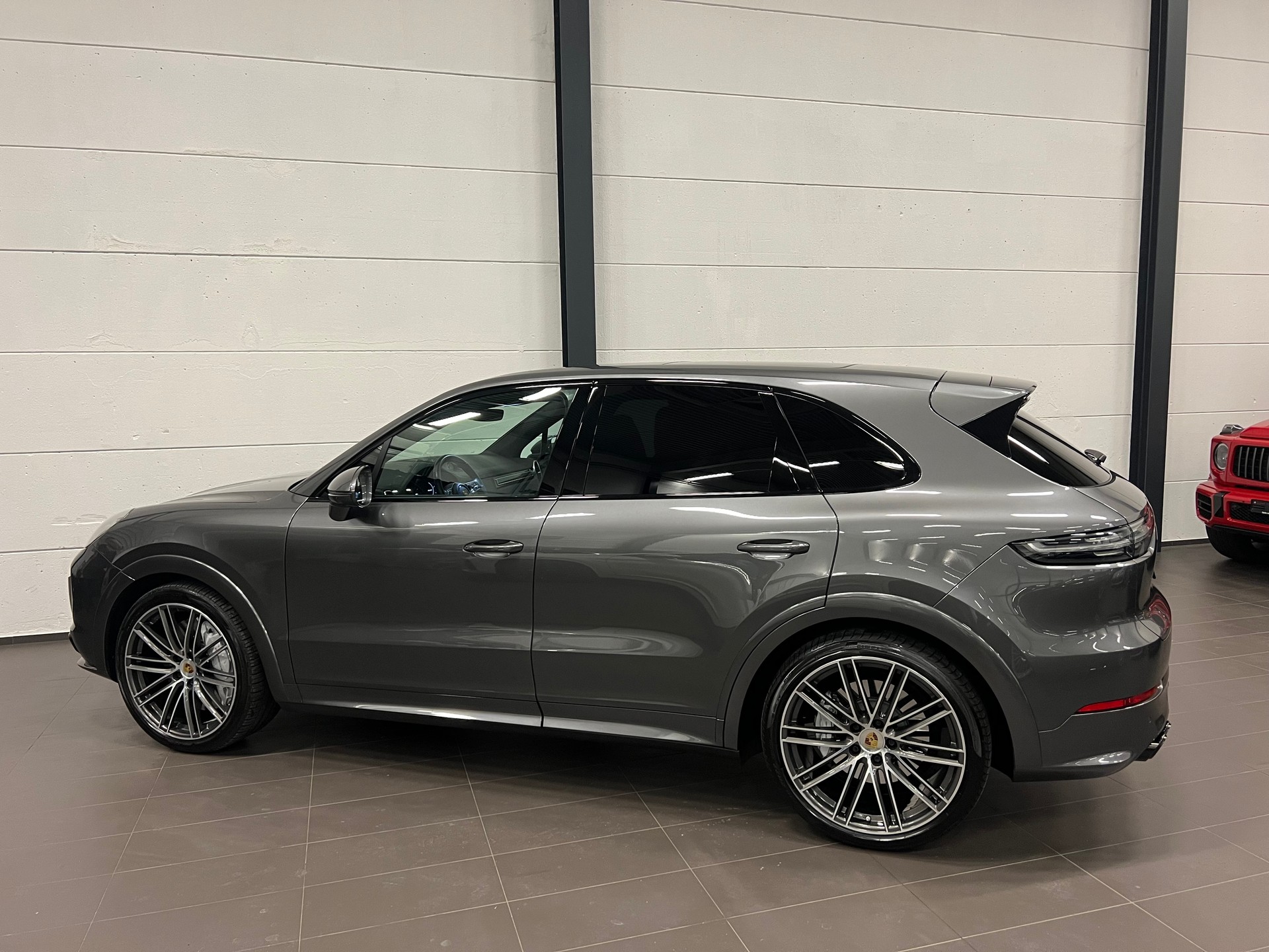 PORSCHE Cayenne Turbo-image-11