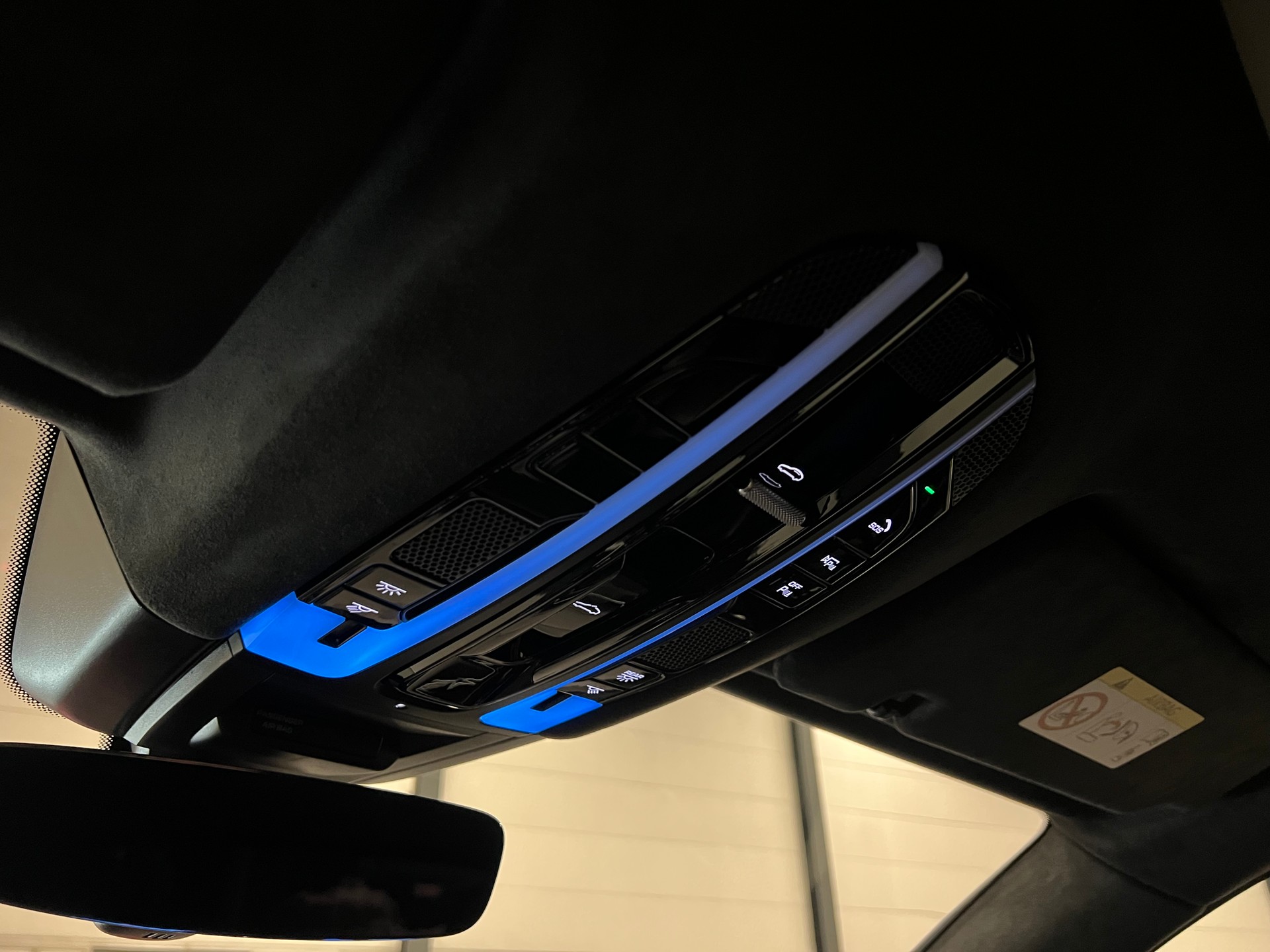 PORSCHE Cayenne Turbo-image-29